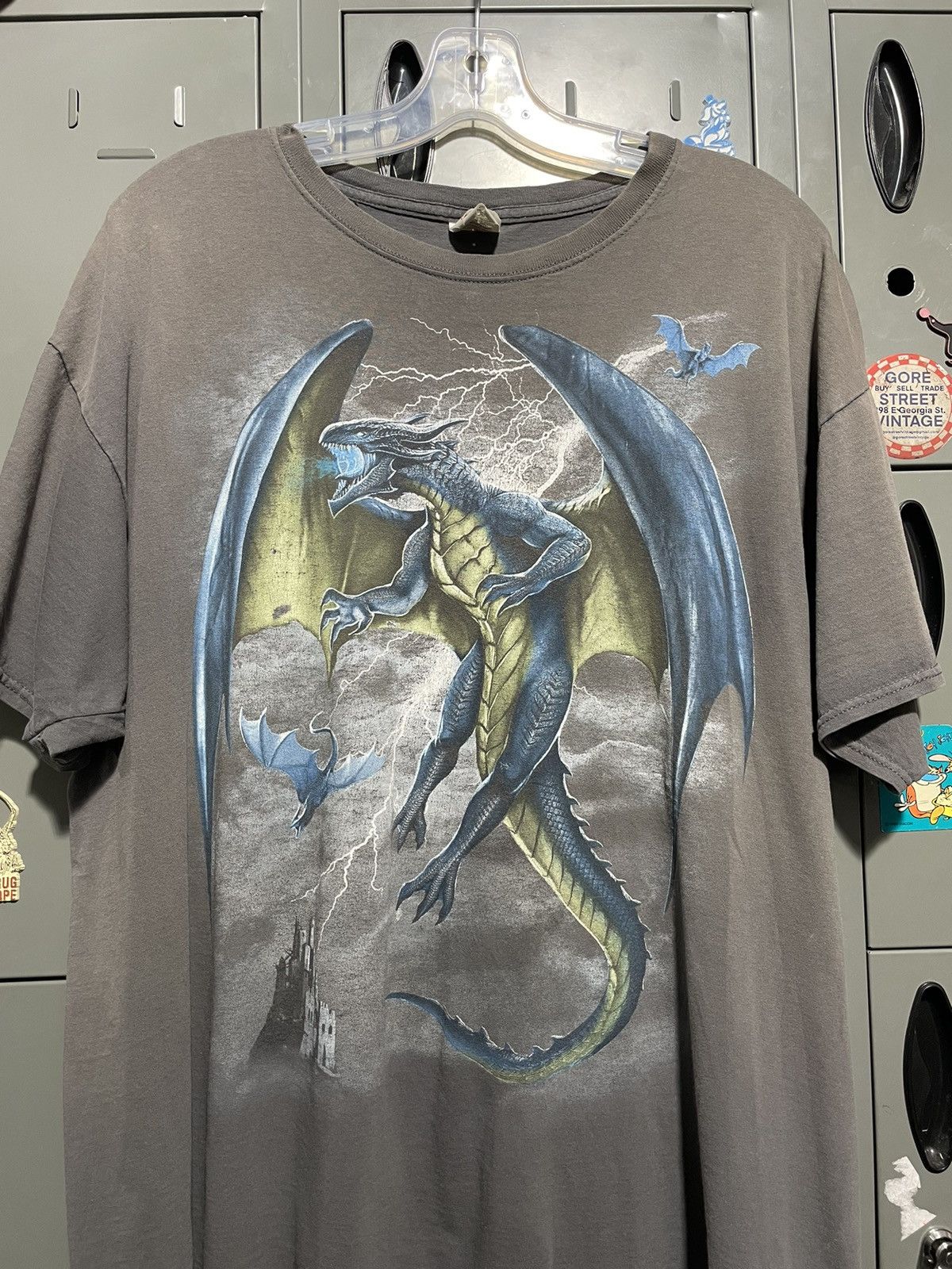 Vintage Dragon lightning castle graphic tee Size US XL / EU 56 / 4 - 2 Thumbnail