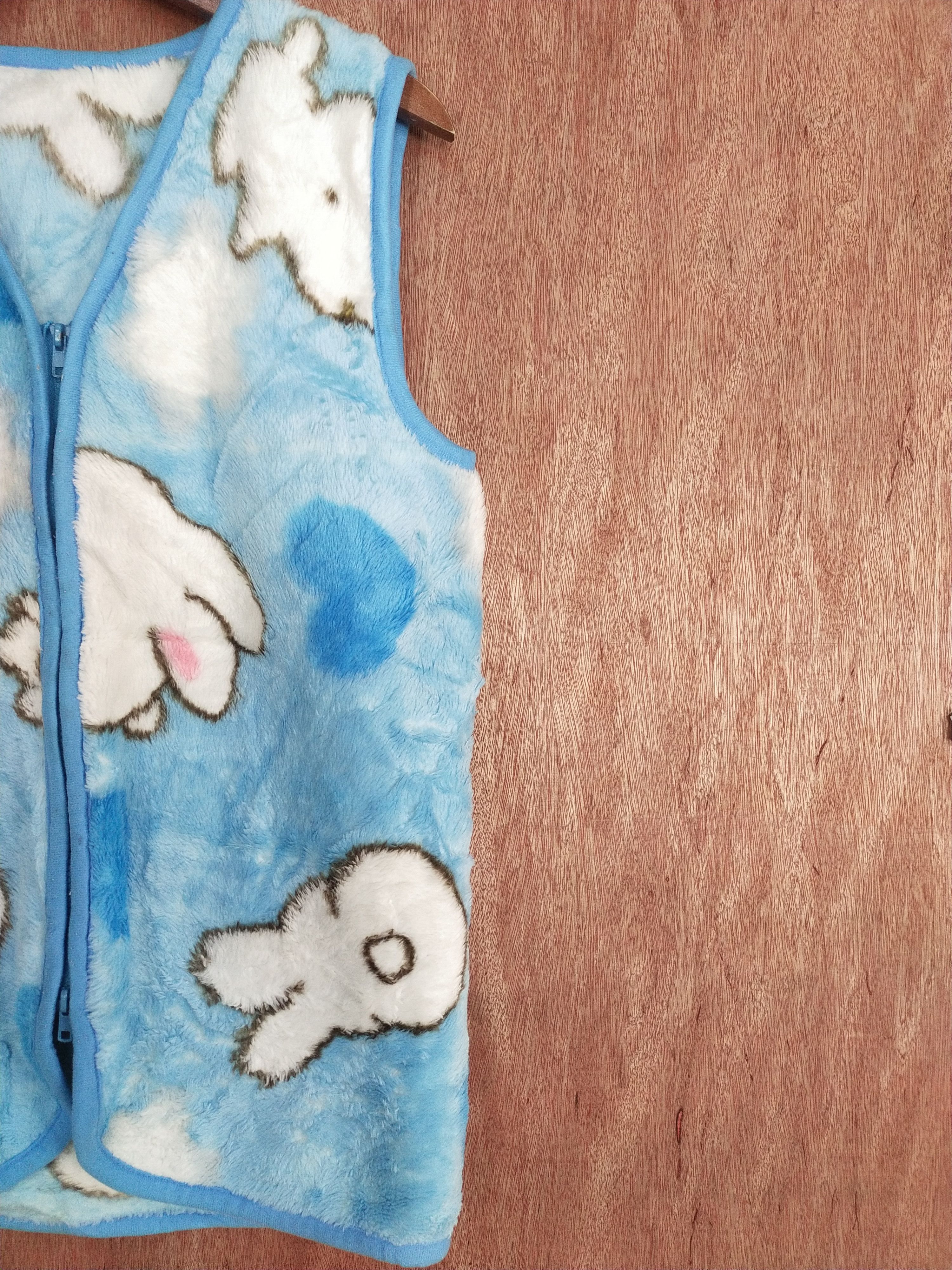 Vintage DL Cartoon light blue fleece cardigan vest knitwear #H470 Size US M / EU 48-50 / 2 - 4 Thumbnail