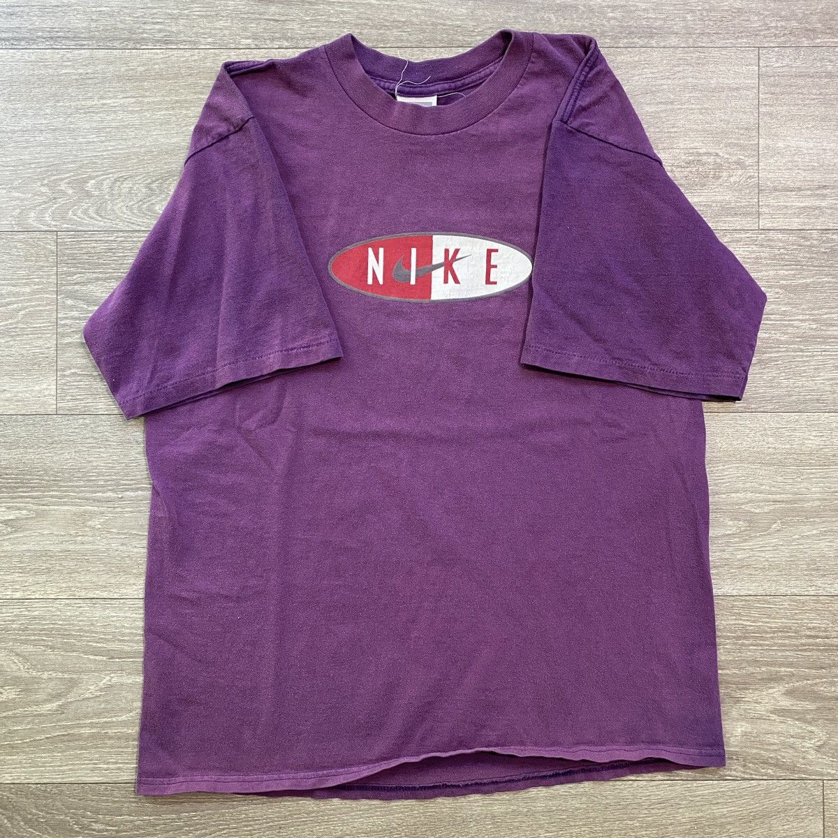 Nike Vintage 90s Nike Sunfaded Purple Logo T-Shirt Size US M / EU 48-50 / 2 - 1 Preview