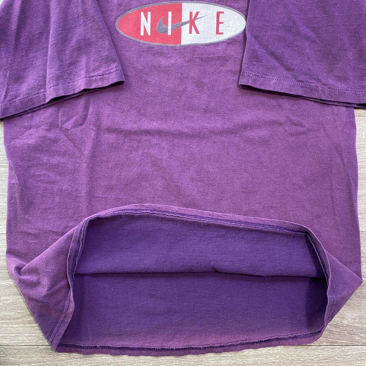 Nike Vintage 90s Nike Sunfaded Purple Logo T-Shirt Size US M / EU 48-50 / 2 - 2 Preview
