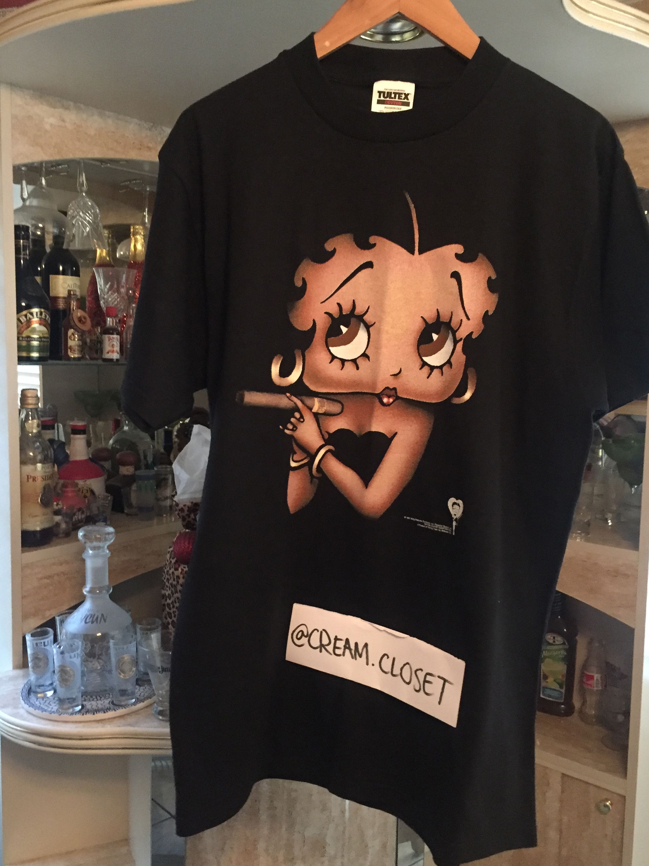 90s Betty Boop ジェームスボンド 007 TULTEX L Tultex VINTAGE 1997 BETTY BOOP CIGAR SMOKING TEE IN BLACK | Grailed