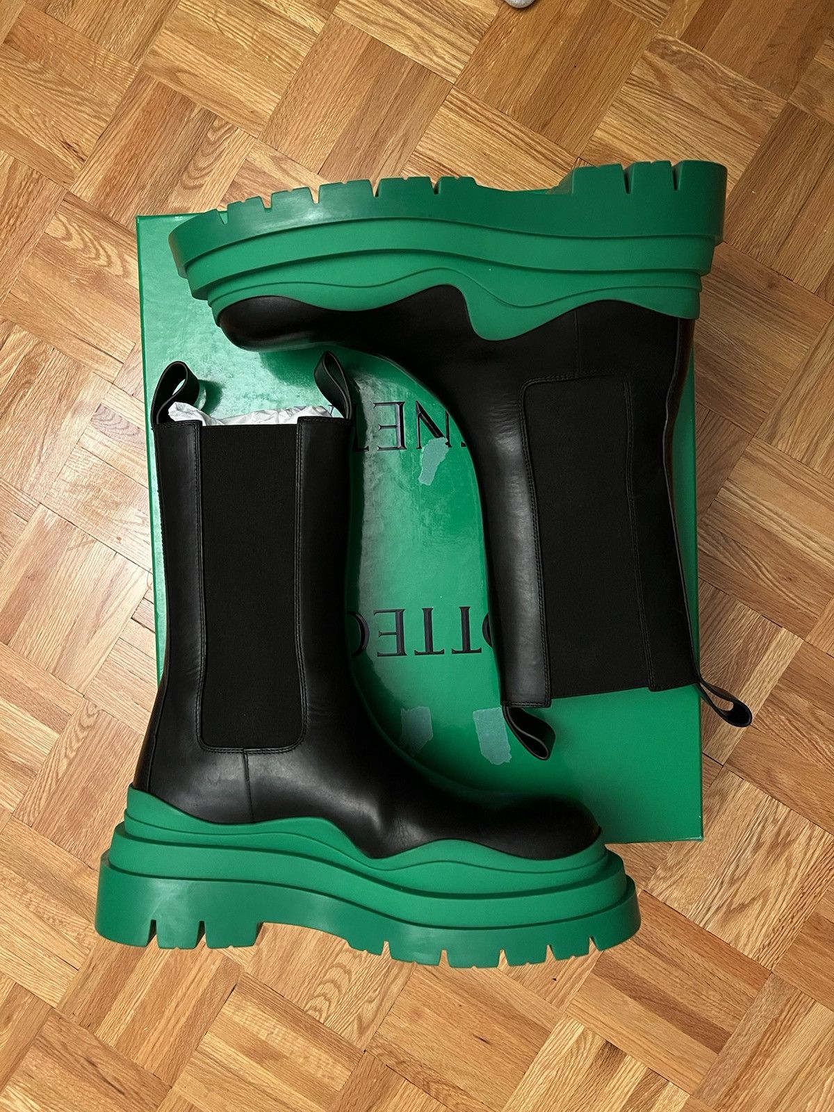 Bottega Veneta NEW 40 Black Grass Green Tire Chelsea Boots Leather Bottega Size US 7 / EU 40 - 10 Thumbnail