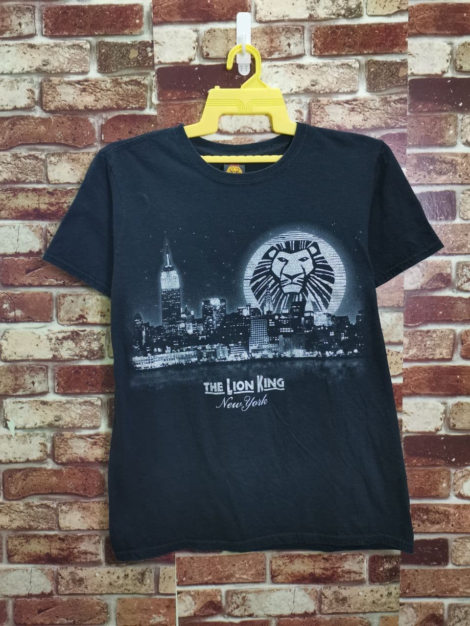 Anime × Cartoon Network × Japanese Brand Vintage Disney Lion King Chicago City Skyline Sparkling tee Size US M / EU 48-50 / 2 - 2 Thumbnail