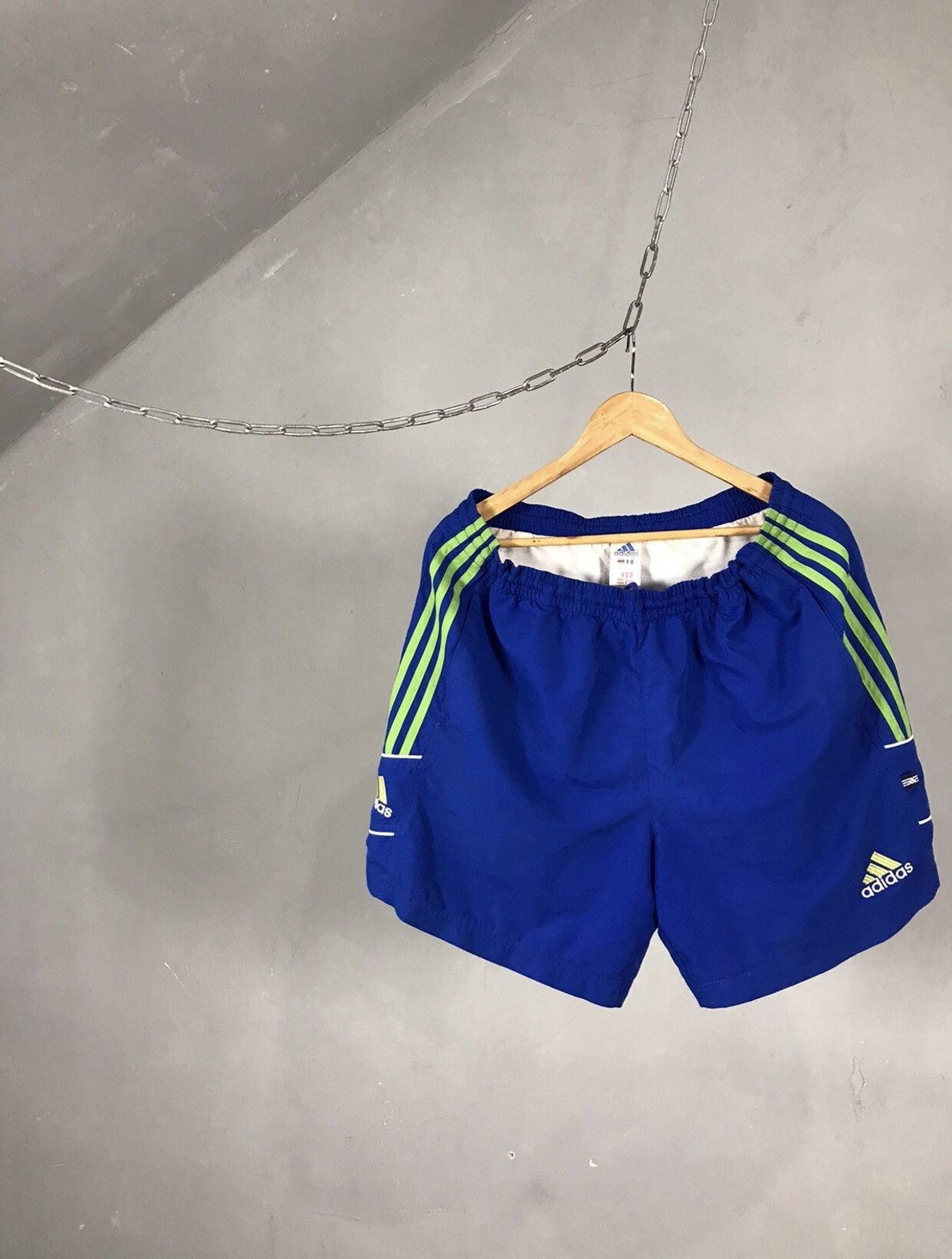 Adidas Adidas Vintage Sportwear Blue Shorts Size US 34 / EU 50 - 1 Thumbnail