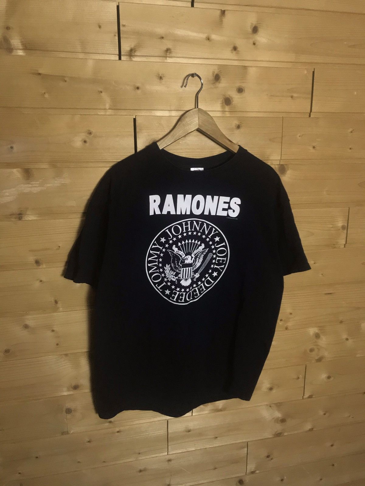 Band Tees 2006 Vintage Ramones t-shirt Size US XL / EU 56 / 4 - 1 Thumbnail