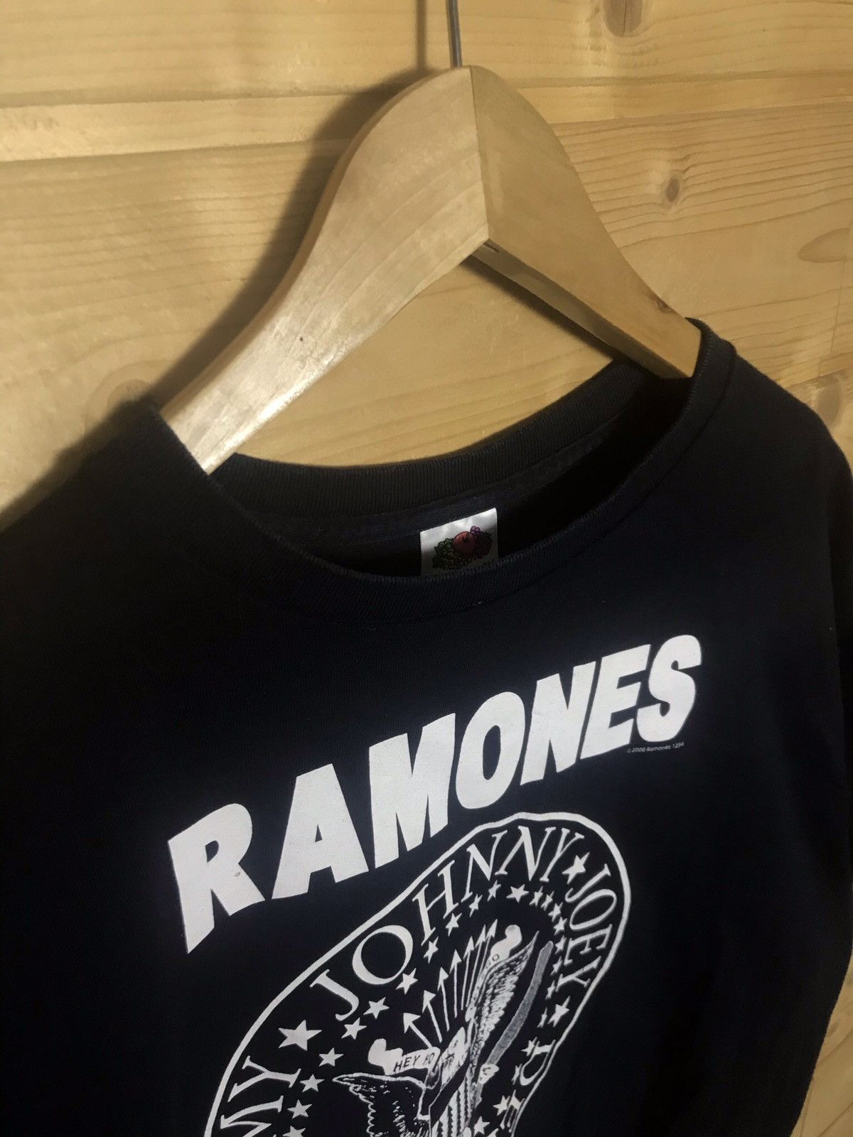 Band Tees 2006 Vintage Ramones t-shirt Size US XL / EU 56 / 4 - 8 Thumbnail