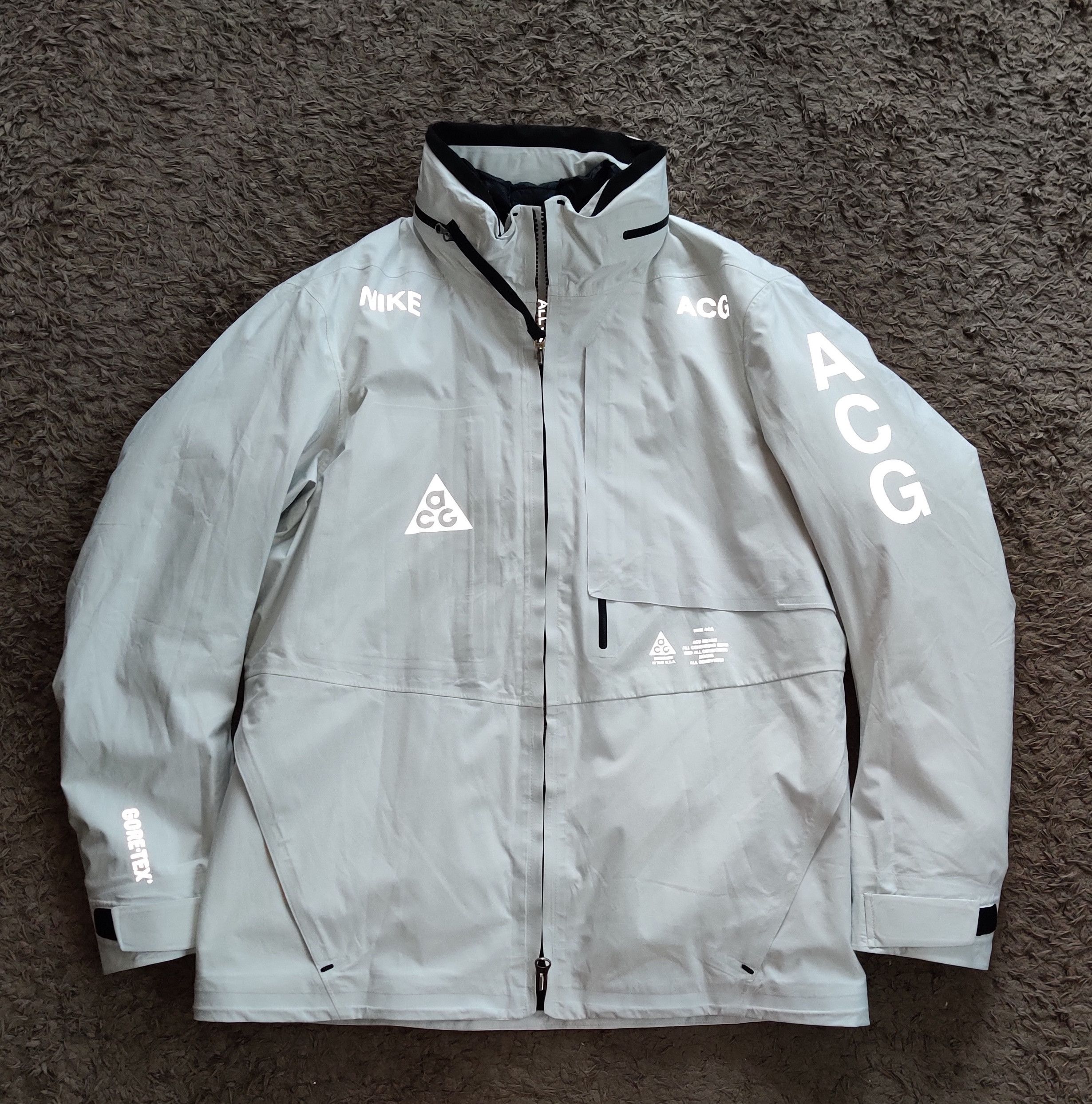 Nike acg 2 in 1 jacket white hotsell