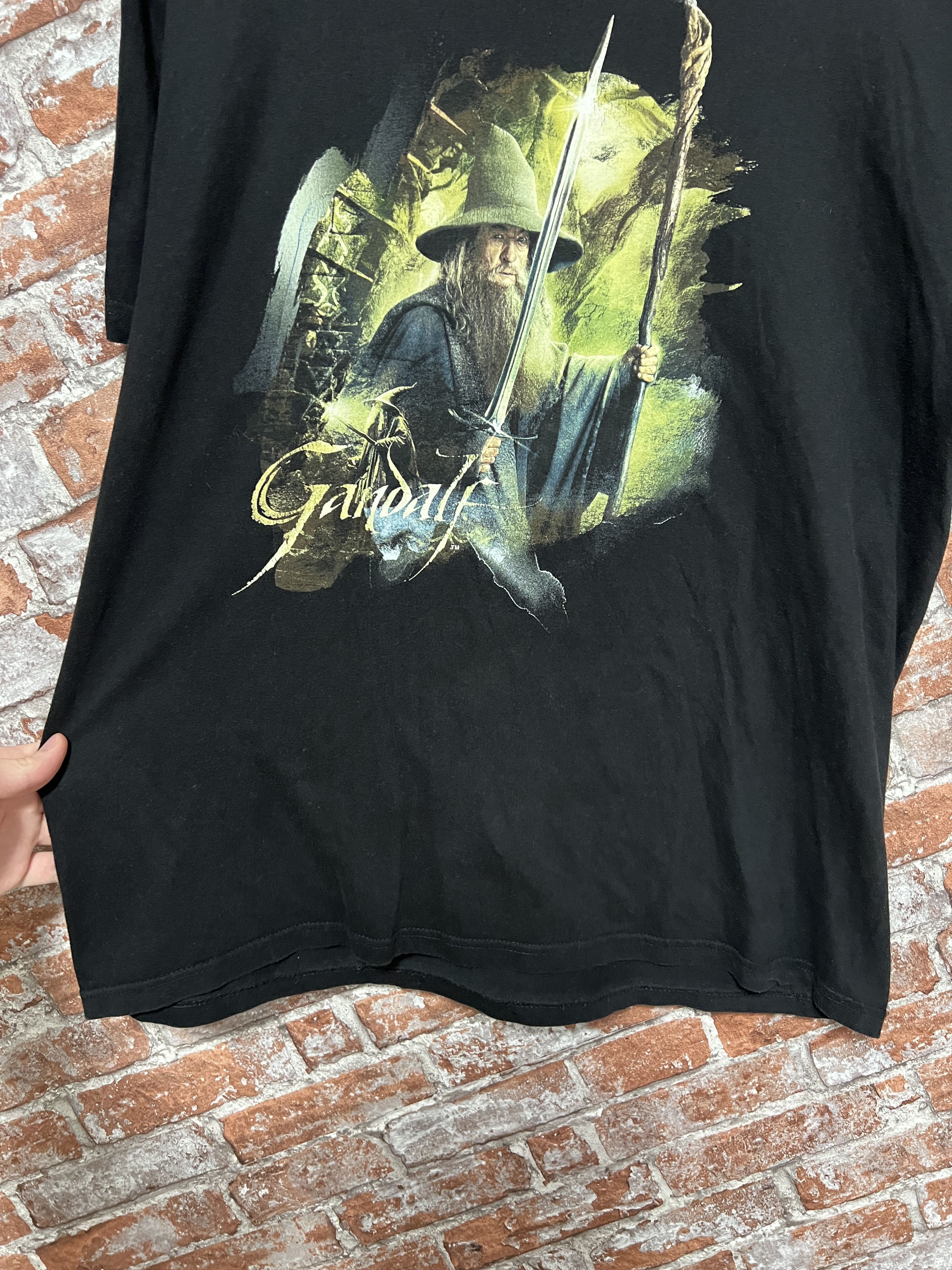 Vintage Vintage 2013 Hobbit Gandalf Movie T-shirt Size US L / EU 52-54 / 3 - 9 Thumbnail