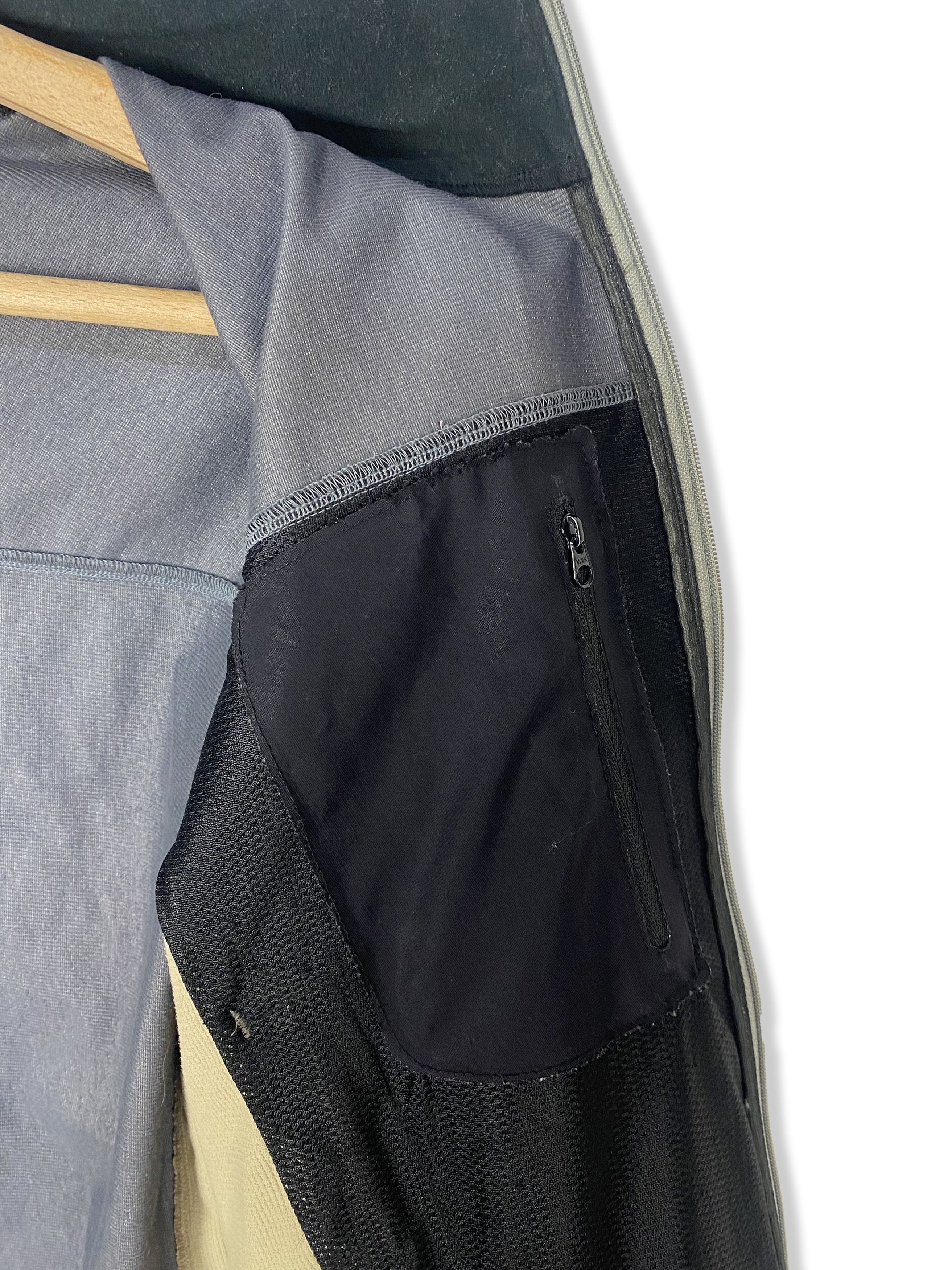 Arc'teryx 00s Vintage ARCTERYX Grey Windbreaker RipStop M395 Size US L / EU 52-54 / 3 - 9 Thumbnail