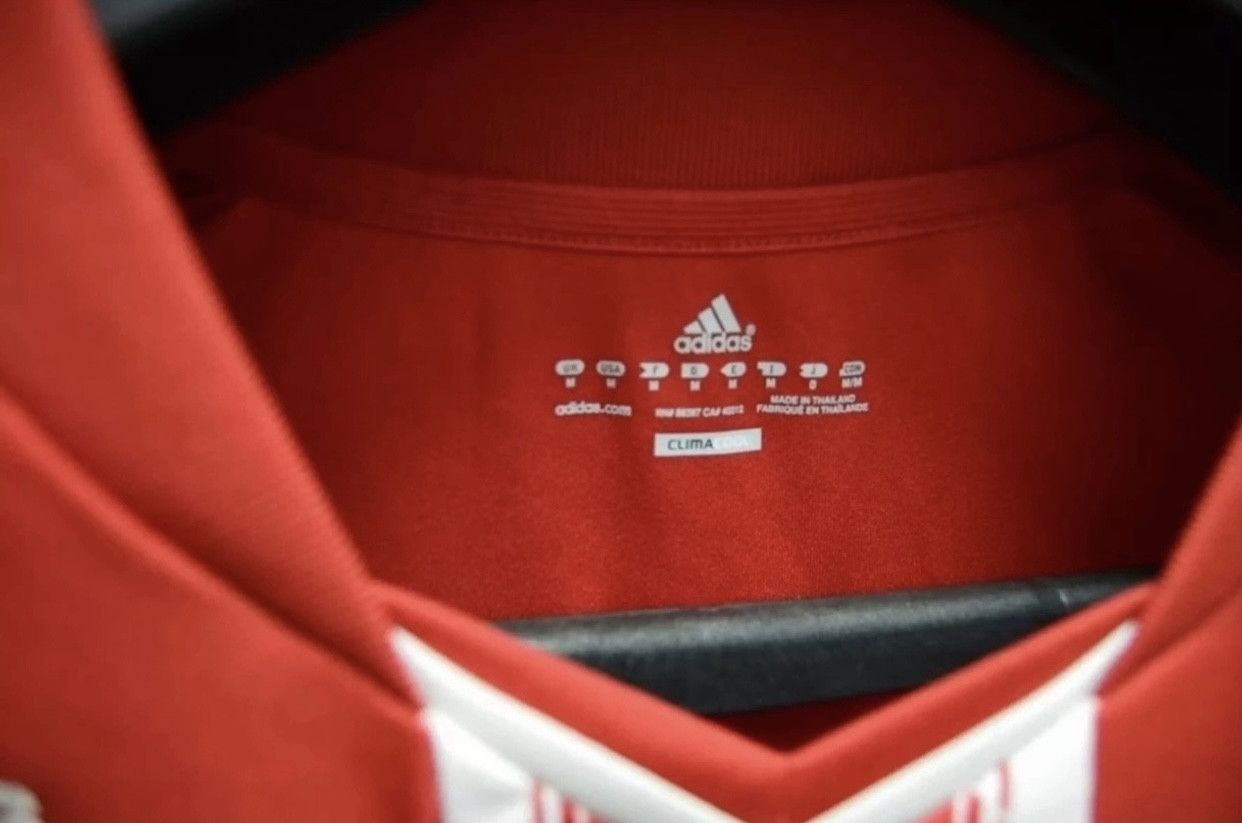 Adidas Stoke city adidas soares 8 patch autograp soccer jersey M Size US M / EU 48-50 / 2 - 5 Thumbnail