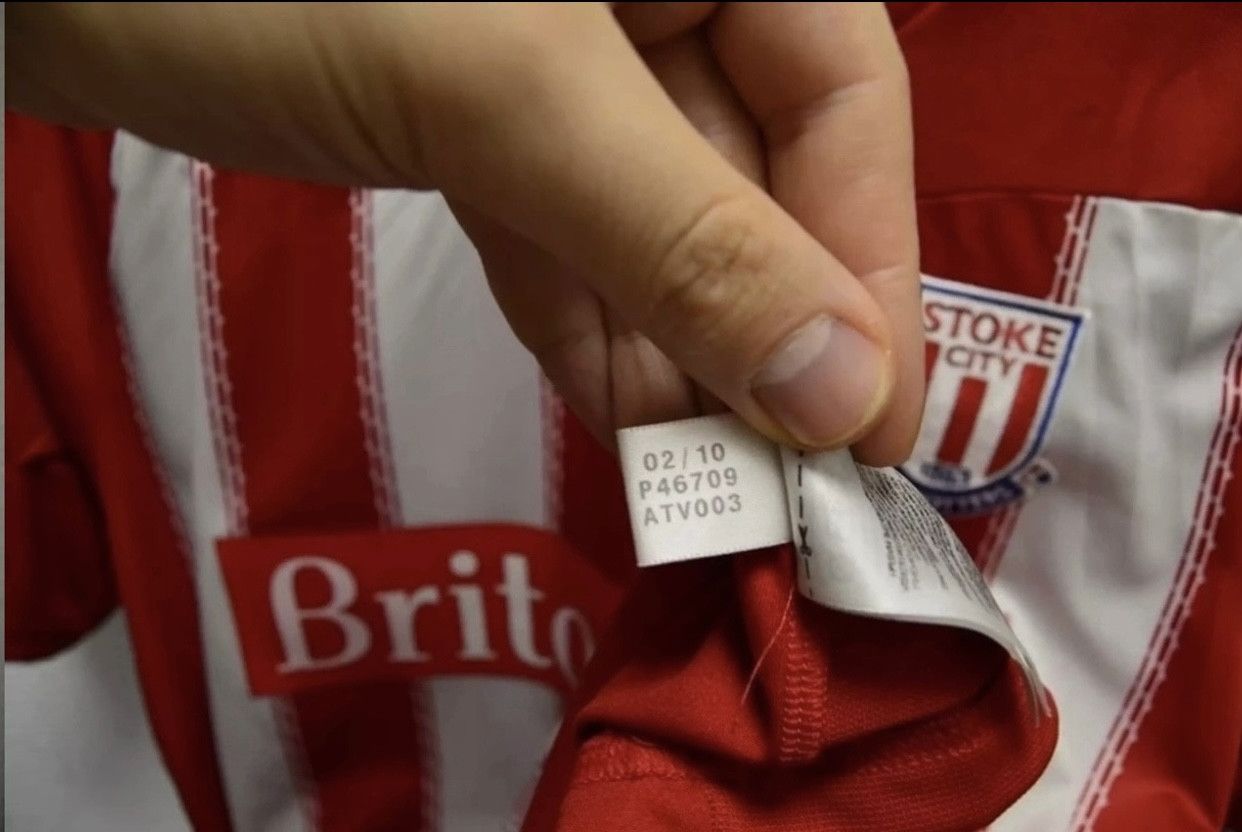 Adidas Stoke city adidas soares 8 patch autograp soccer jersey M Size US M / EU 48-50 / 2 - 6 Thumbnail