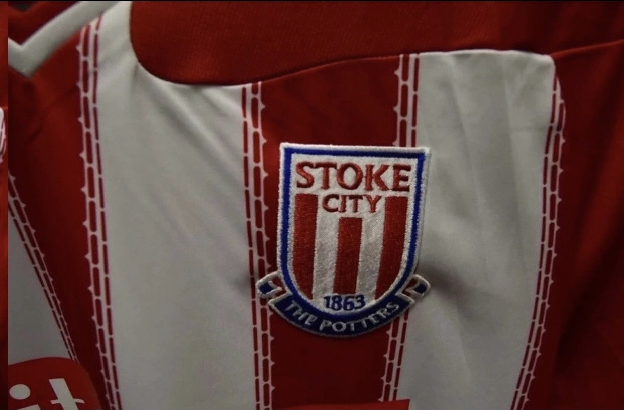 Adidas Stoke city adidas soares 8 patch autograp soccer jersey M Size US M / EU 48-50 / 2 - 4 Thumbnail