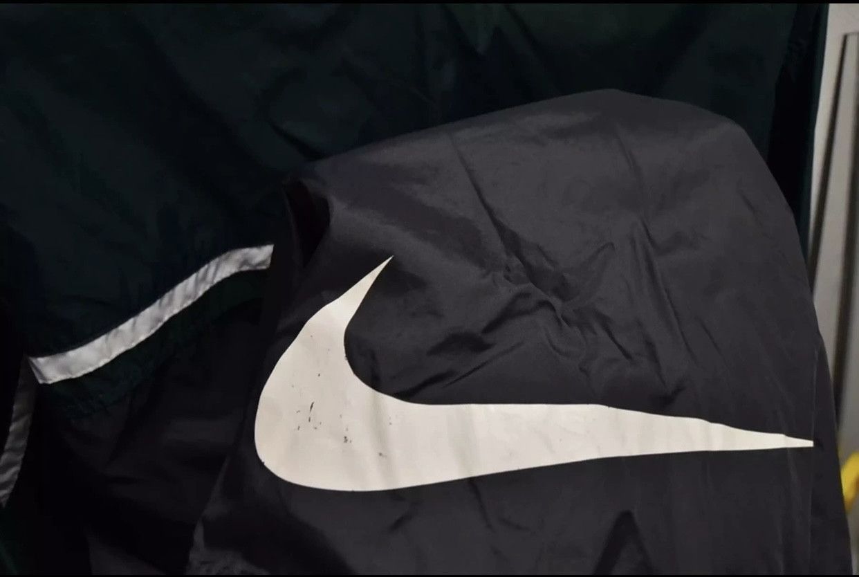 Nike Nike Vintage Light Jacket big logo in back M Size US M / EU 48-50 / 2 - 7 Thumbnail