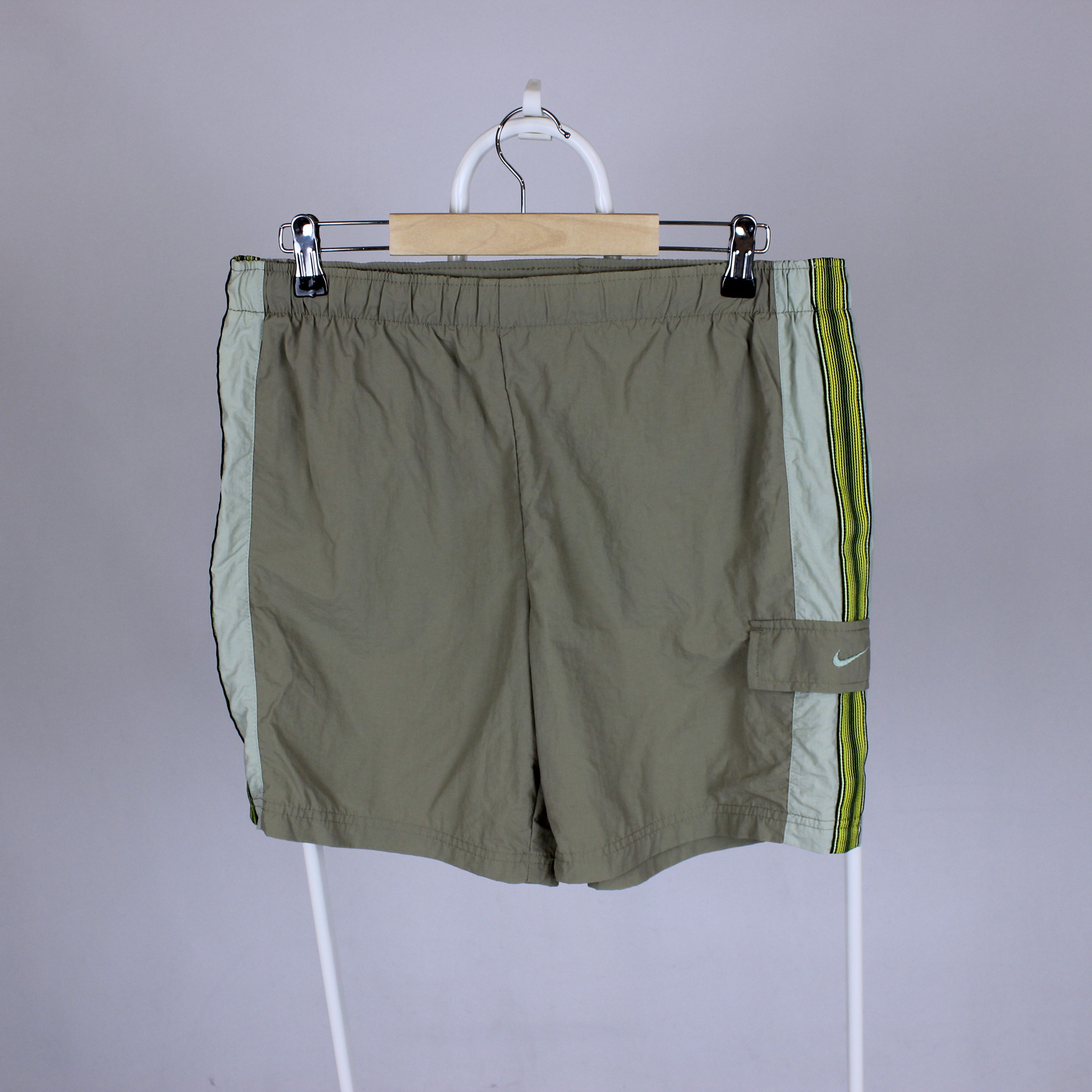 Nike Vintage nike short men rare Size US 32 / EU 48 - 1 Thumbnail