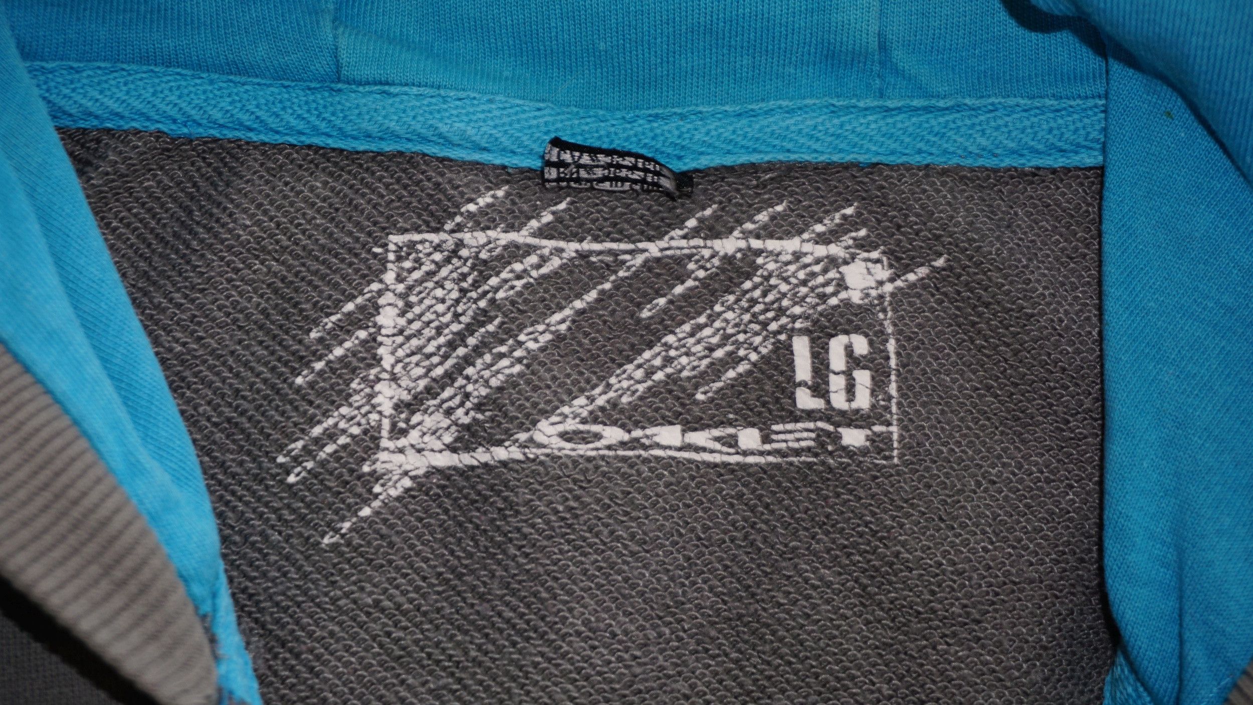 Oakley × Vintage Oakley Y2K Vintage Distressed Zip Sweatshirt Hoodie Size US L / EU 52-54 / 3 - 8 Thumbnail
