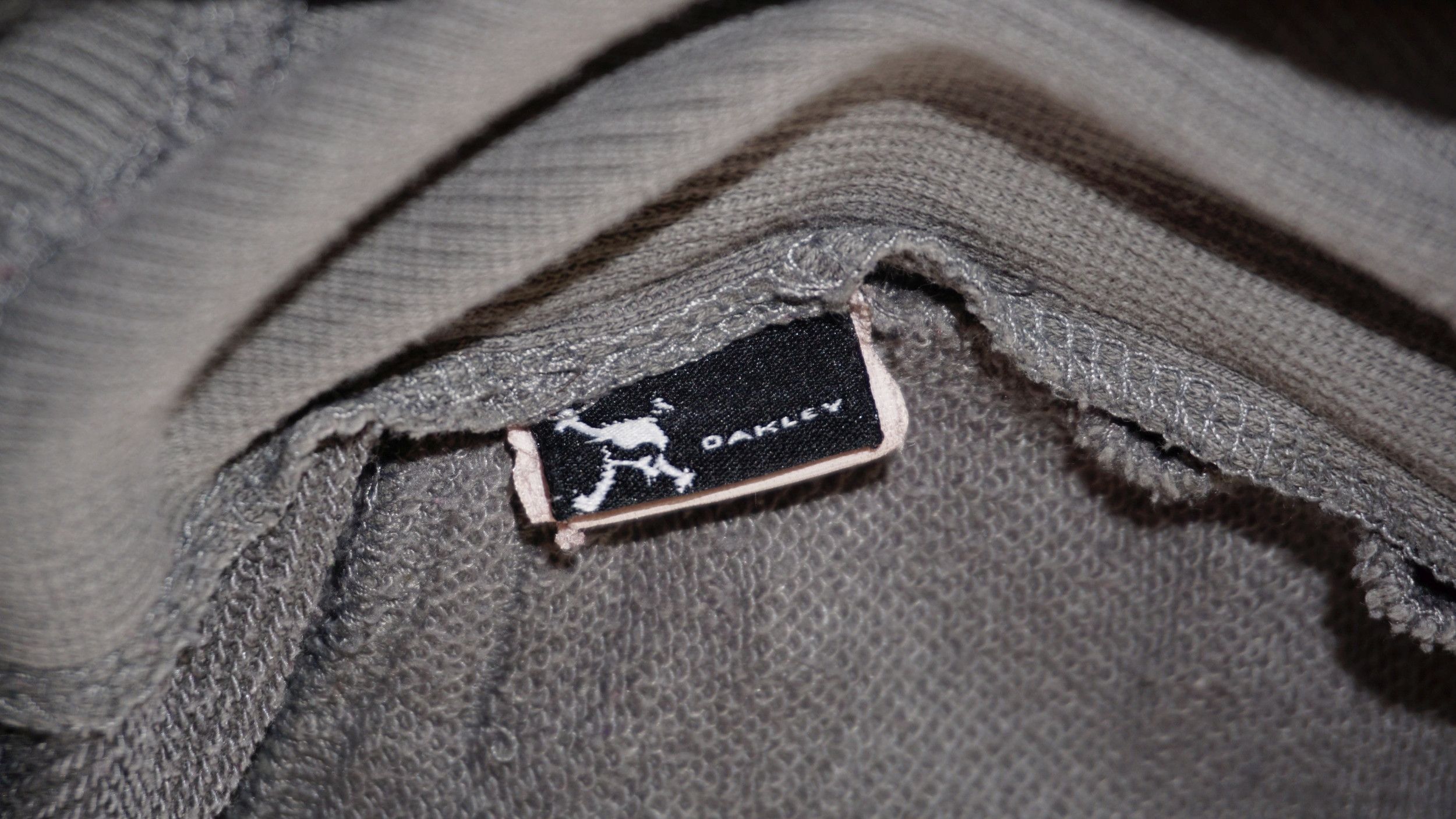 Oakley × Vintage Oakley Y2K Vintage Distressed Zip Sweatshirt Hoodie Size US L / EU 52-54 / 3 - 11 Thumbnail