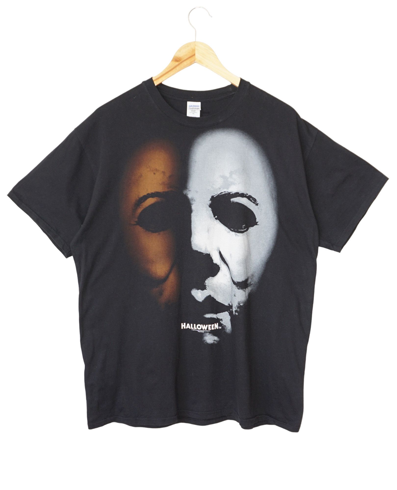 Vintage Halloween 1978 Vintage 2000s Official Horror Movie tshirt Size US XL / EU 56 / 4 - 1 Thumbnail