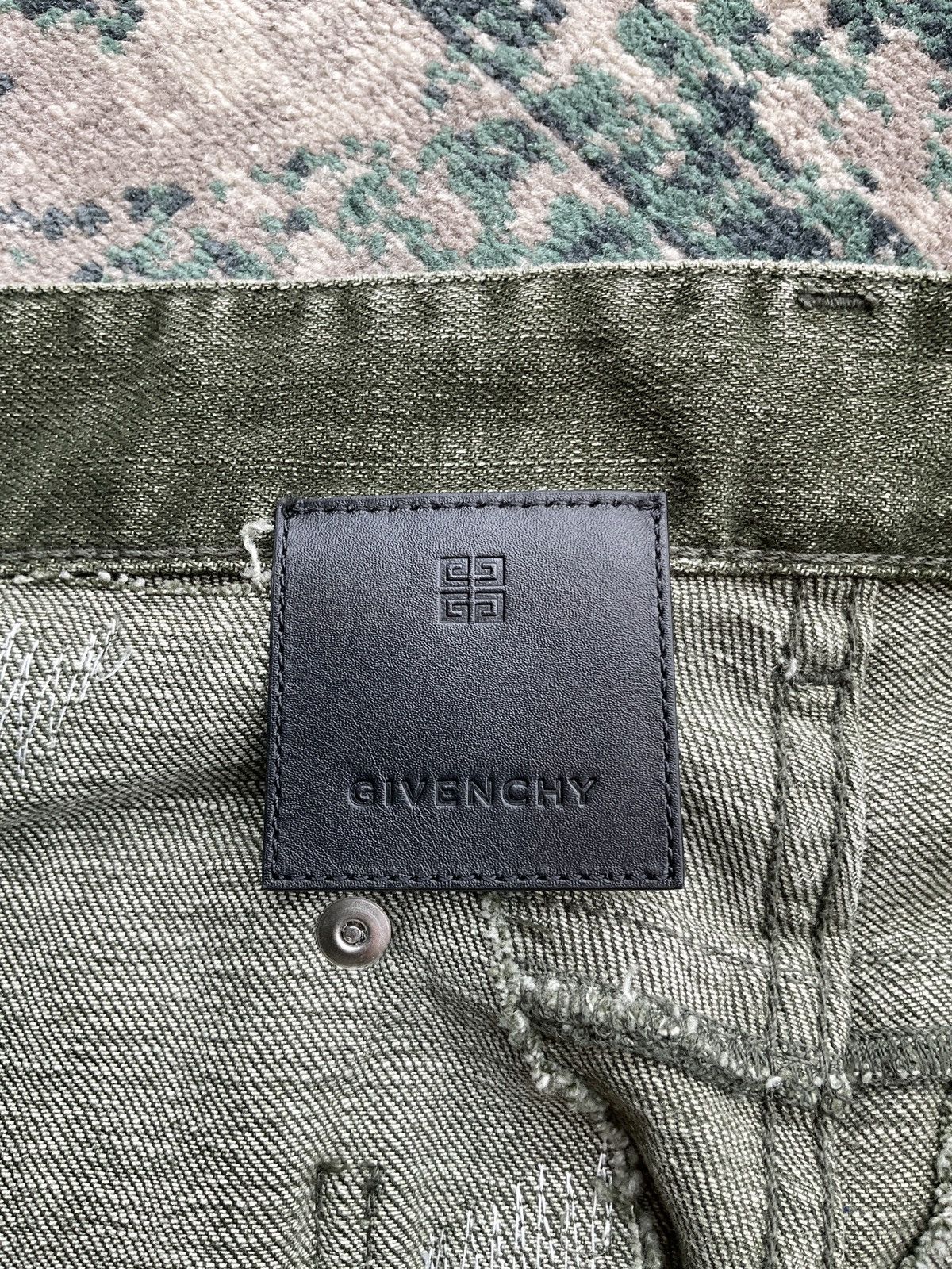 Givenchy Givenchy slim fit tapered distressed tie dyed jeans Size US 34 / EU 50 - 6 Thumbnail