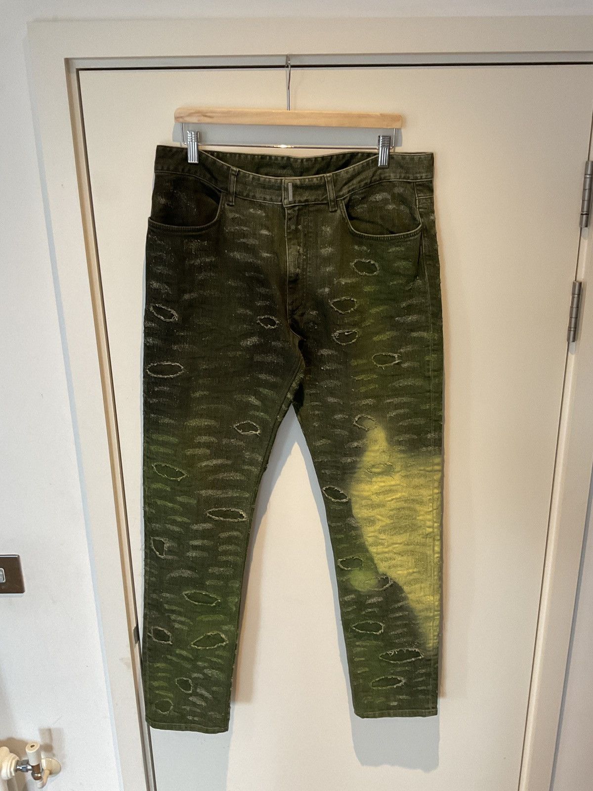 Givenchy Givenchy slim fit tapered distressed tie dyed jeans Size US 34 / EU 50 - 1 Thumbnail