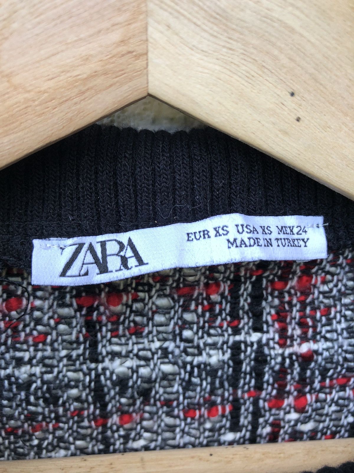 Aran Isles Knitwear ZARA KNITWEAR Distressed JACKET Size US L / EU 52-54 / 3 - 3 Thumbnail