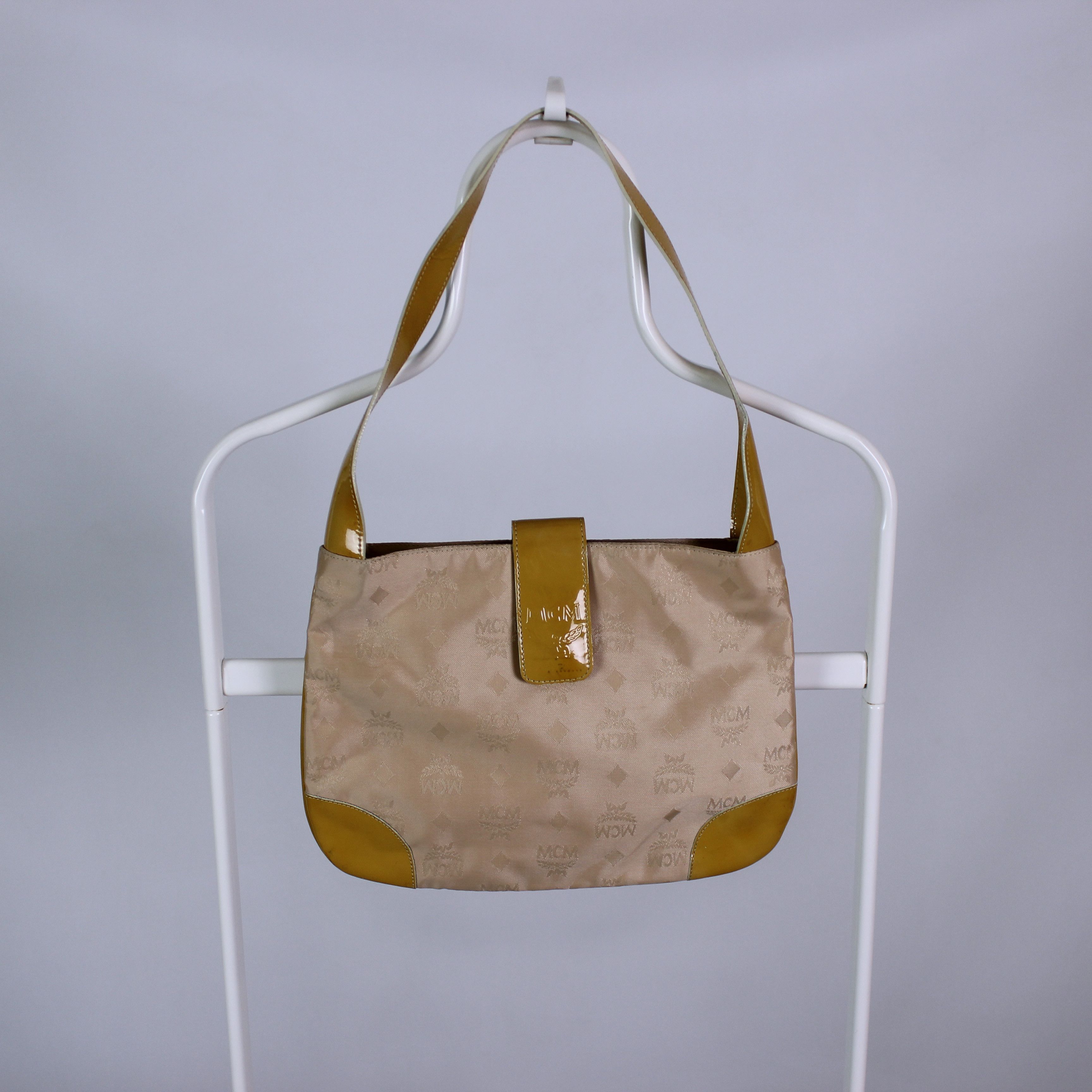 MCM vintage leather handle bags shoulders rarity green