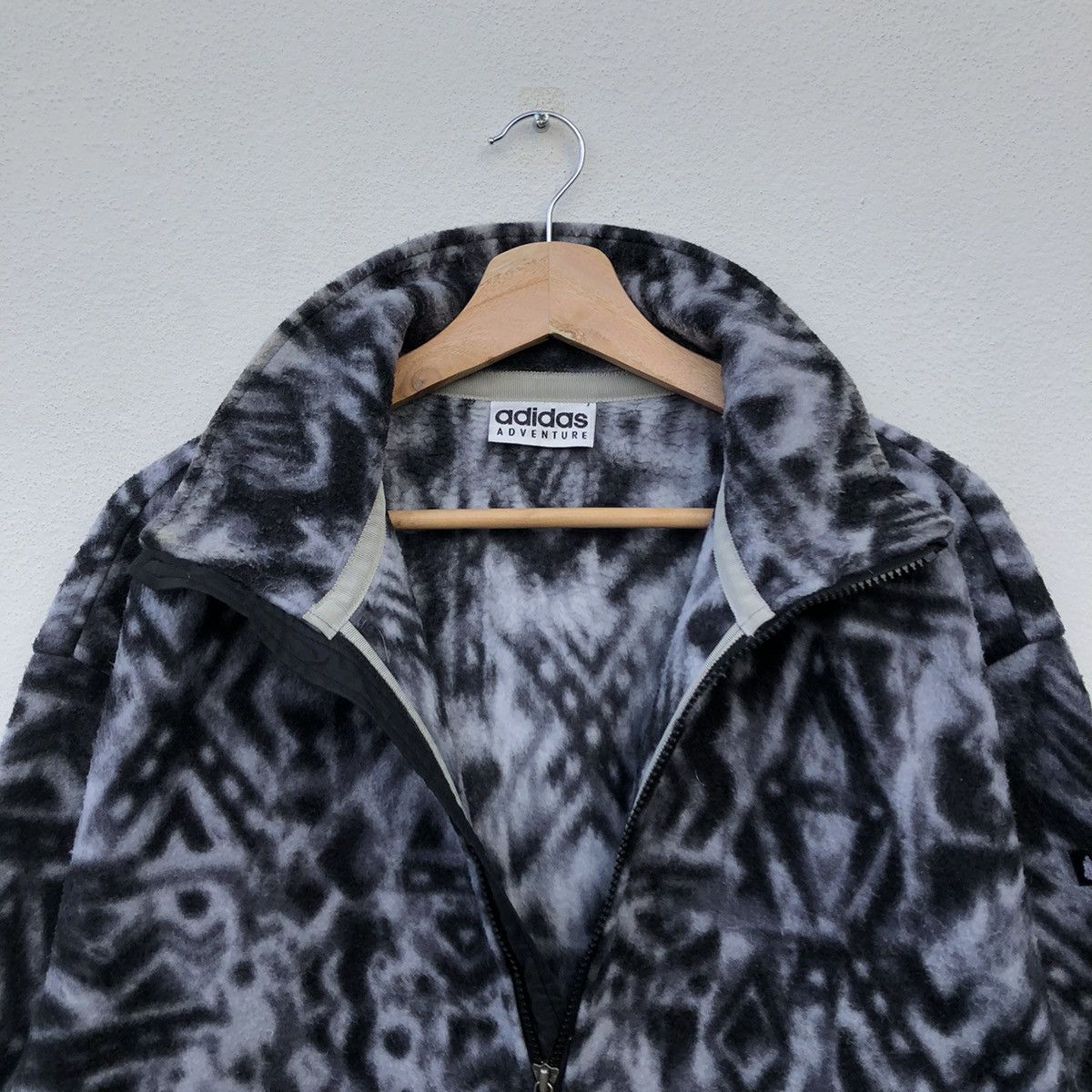 Adidas VINTAGE ADIDAS ADVENTURE FLEECE JACKET NAVAJO DESIGN Size US M / EU 48-50 / 2 - 11 Thumbnail