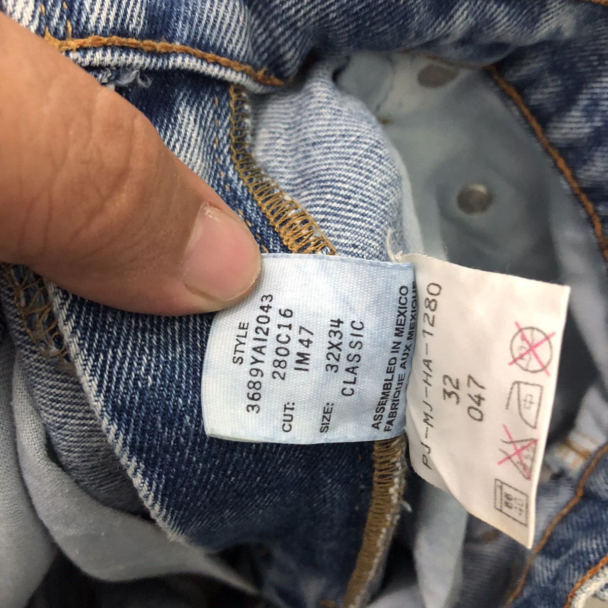 Polo Ralph Lauren DISTRESSED JEANS DENIM POLO RALPH LAUREN Size US 31 - 14 Thumbnail