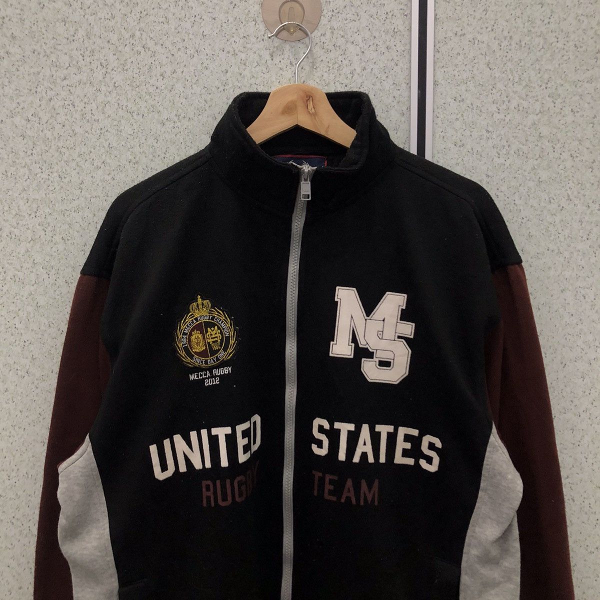 Japanese Brand ZIPPER JACKET RUGBY TEAM USA FLAG BIG LOGO Size US XL / EU 56 / 4 - 4 Thumbnail