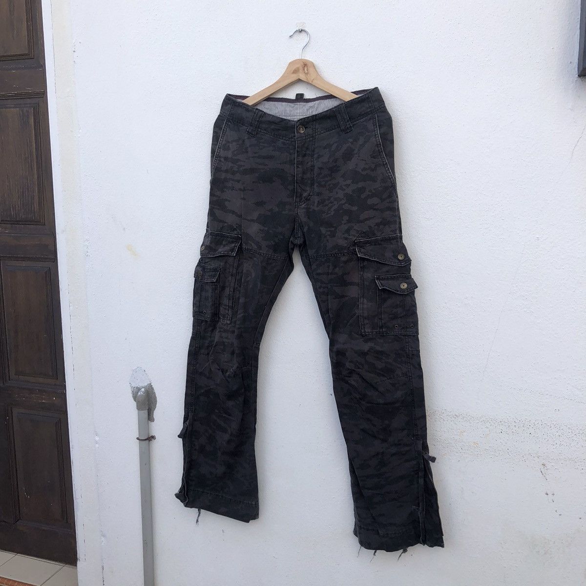 Japanese Brand PARACHUTE BIKER PANTS CAMO DESIGN CARGO MULTI POCKETS Size US 31 - 2 Thumbnail