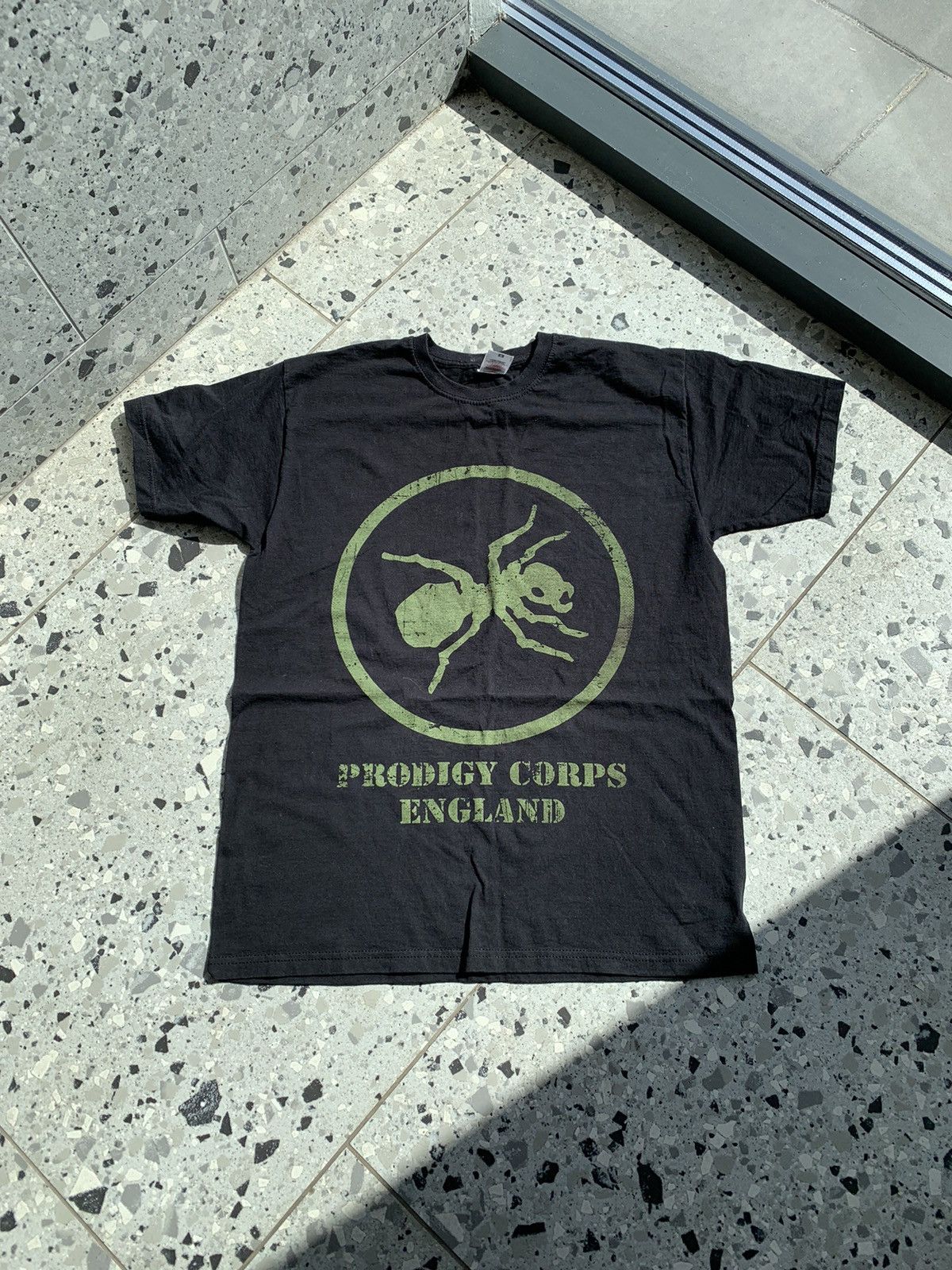 Band Tees Vintage The Prodigy 2015 Tour Y2K T-Shirt Size US M / EU 48-50 / 2 - 1 Thumbnail