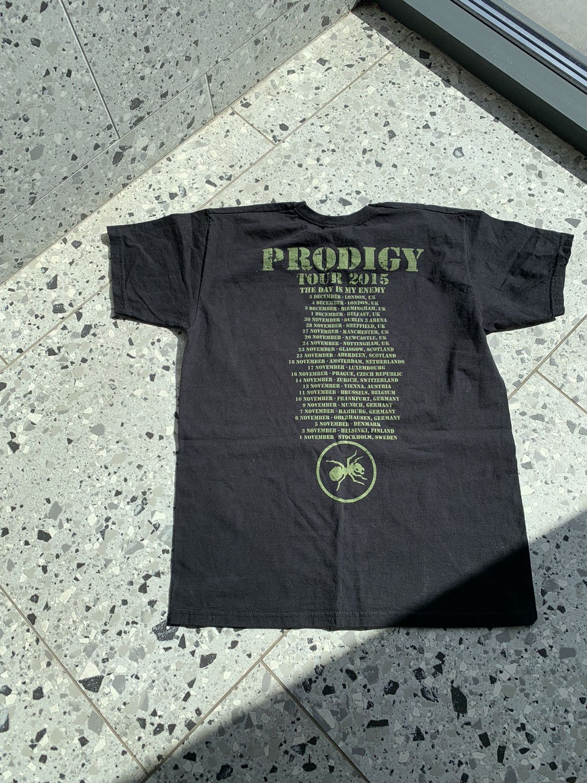 Band Tees Vintage The Prodigy 2015 Tour Y2K T-Shirt Size US M / EU 48-50 / 2 - 3 Thumbnail