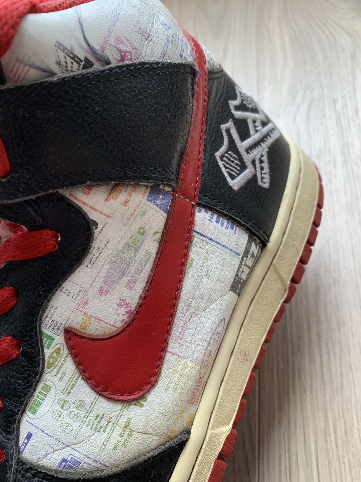 Vintage Nike Dunk High Premium 2006 „Lucha Libre” Size US 8 / EU 41 - 12 Thumbnail