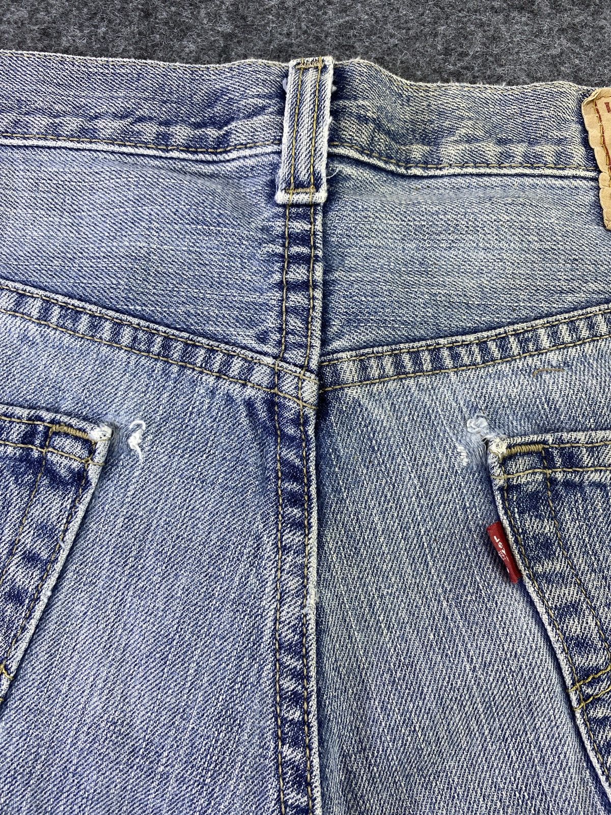 Jean × Levi's × Vintage VINTAGE LEVIS 505 MEDIUM WASH JEANS 33x30 - J020 Size US 33 - 14 Thumbnail