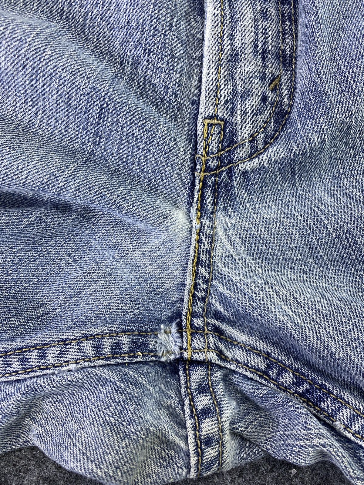 Jean × Levi's × Vintage VINTAGE LEVIS 505 MEDIUM WASH JEANS 33x30 - J020 Size US 33 - 13 Thumbnail