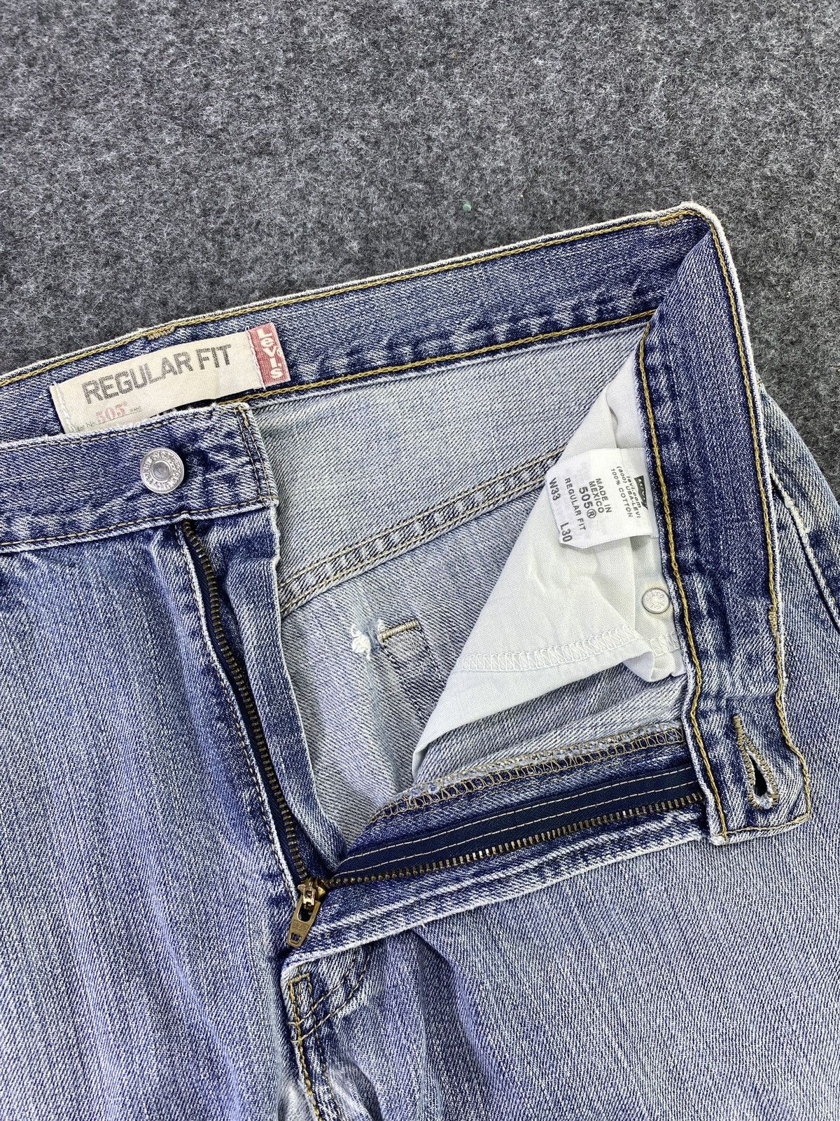 Jean × Levi's × Vintage VINTAGE LEVIS 505 MEDIUM WASH JEANS 33x30 - J020 Size US 33 - 5 Thumbnail