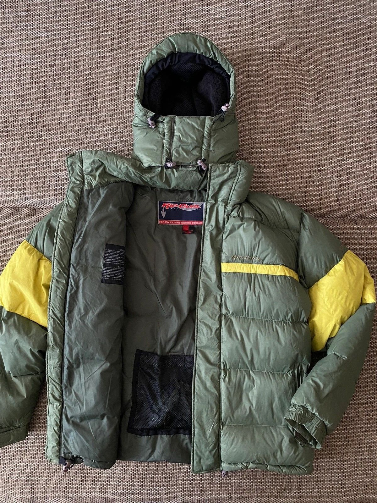 Vintage Rip Curl Mountainwear Ninja GoreTex Puffer Jacket