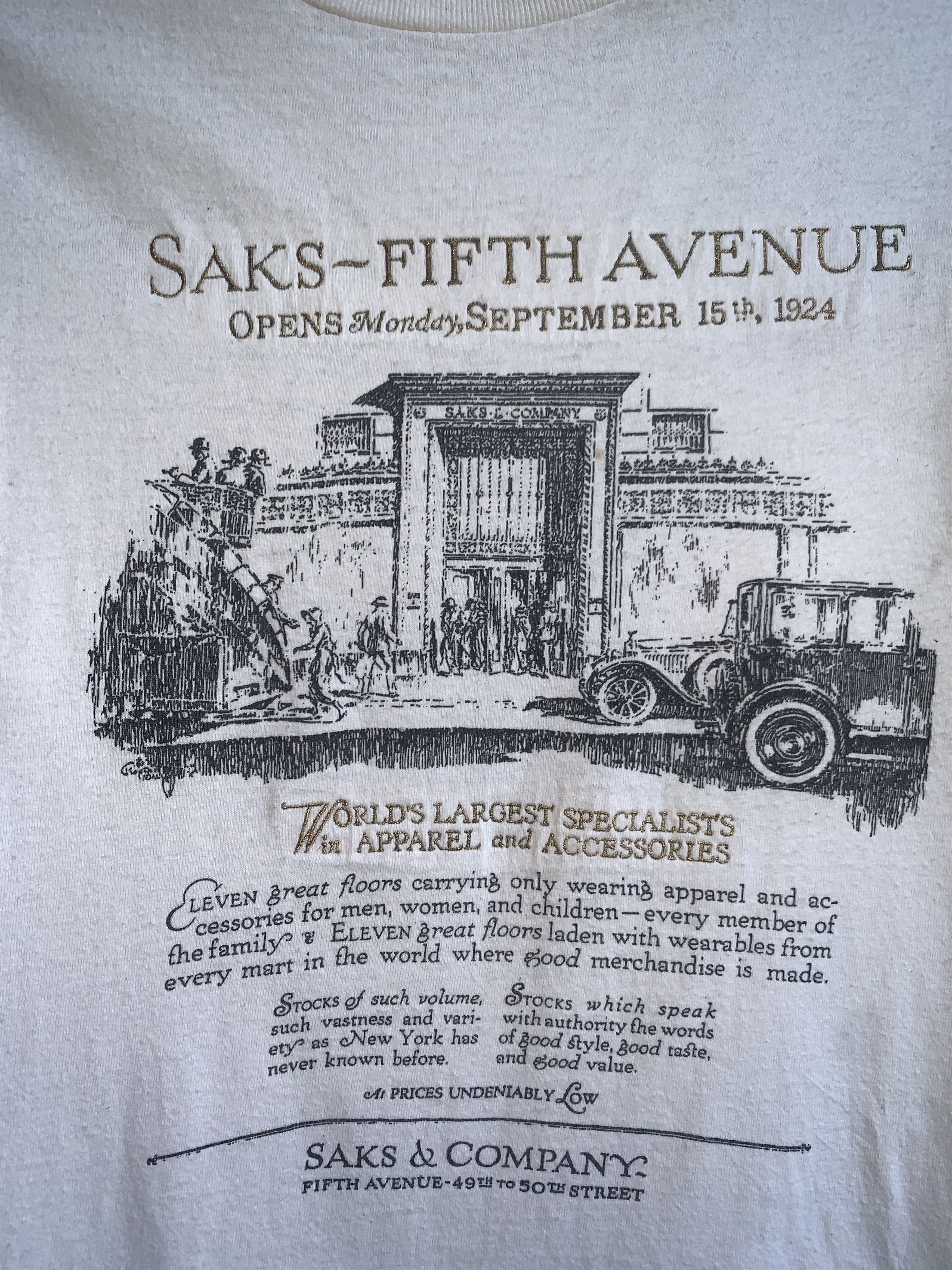 Saks Fifth Avenue Vintage Saks Fifth Avenue Tee Size US M / EU 48-50 / 2 - 2 Thumbnail