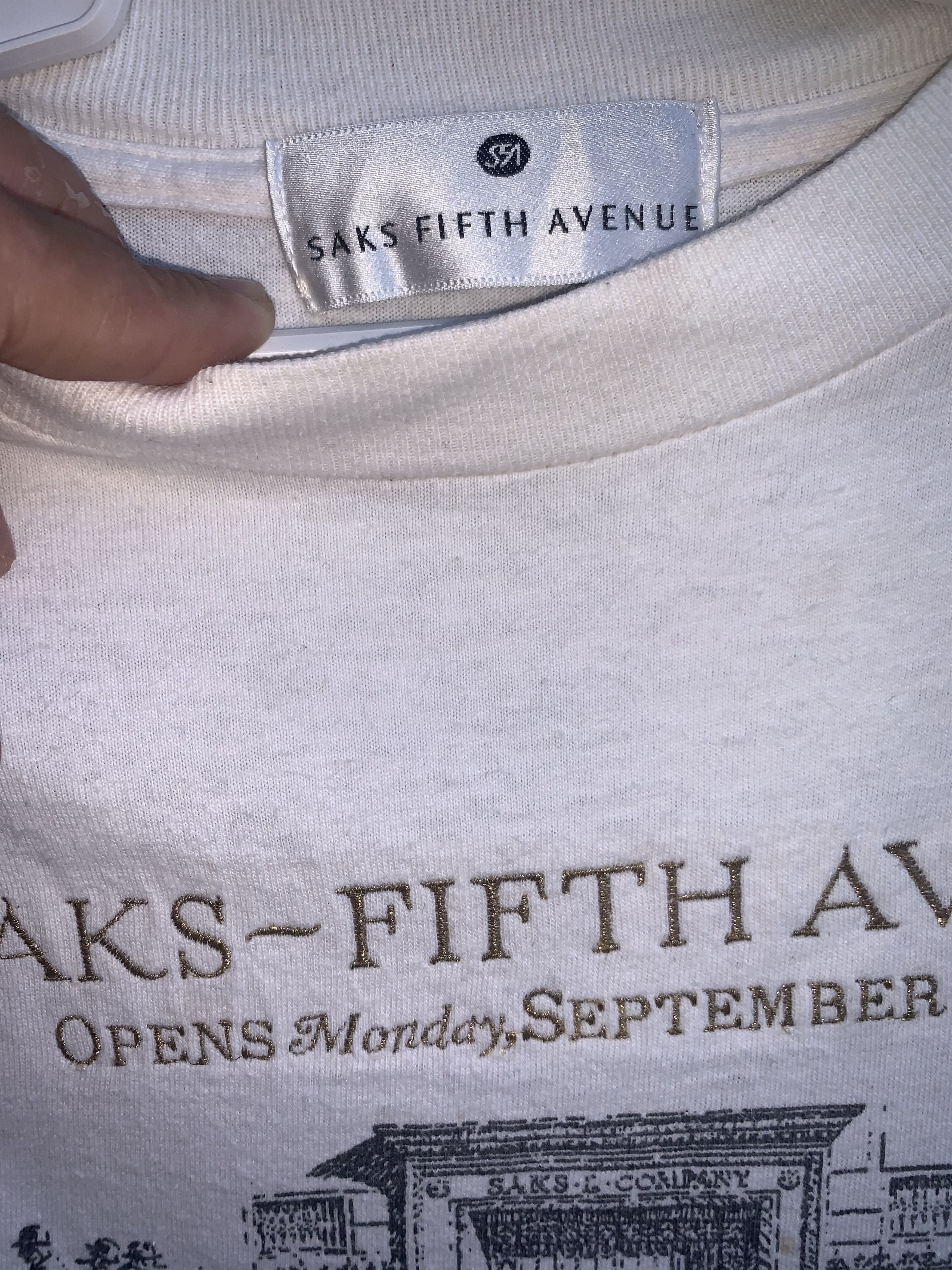 Saks Fifth Avenue Vintage Saks Fifth Avenue Tee Size US M / EU 48-50 / 2 - 3 Thumbnail