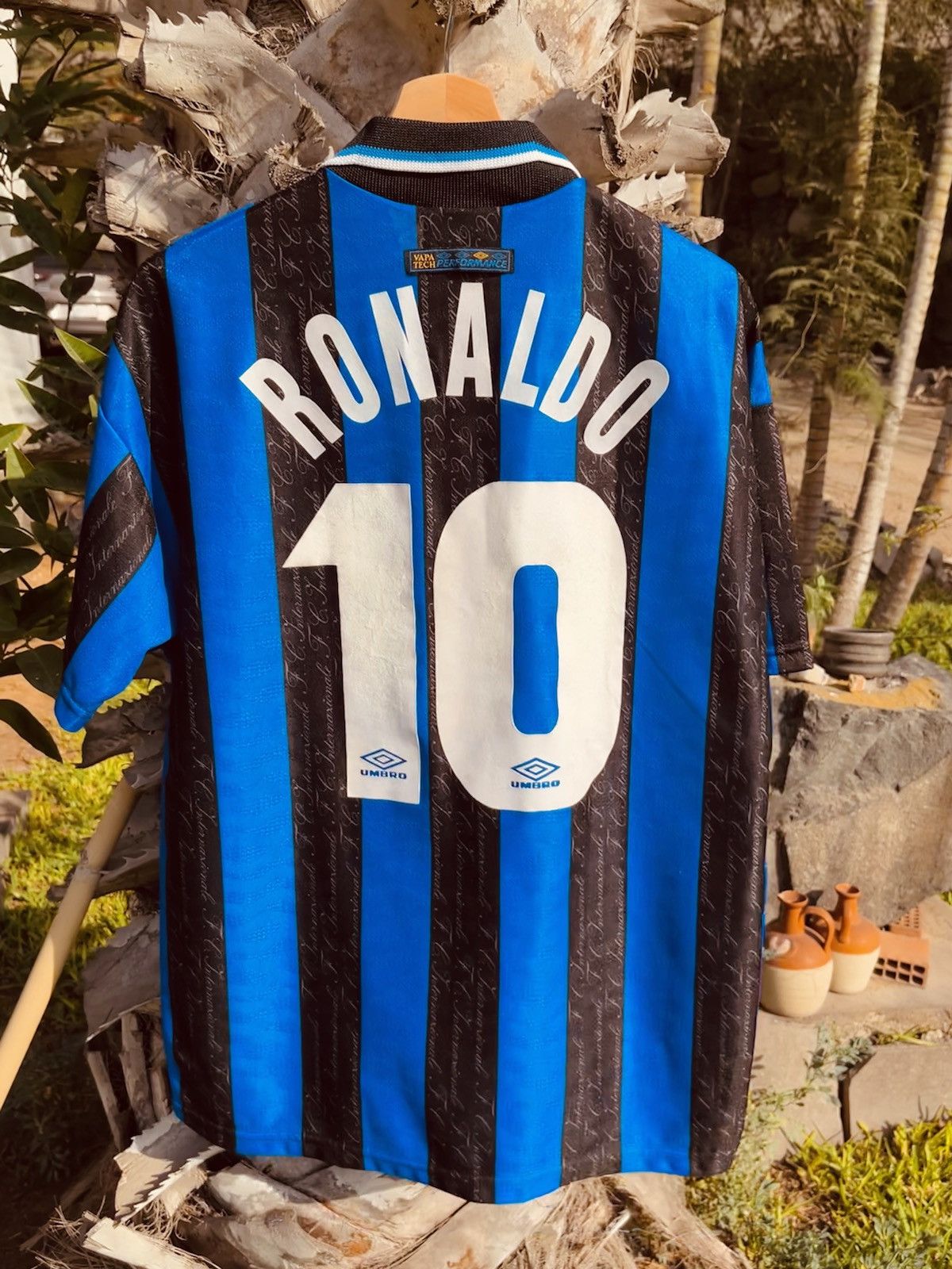 1997-98 Inter Milan home jersey (#10 RONALDO) - L • RB - Classic