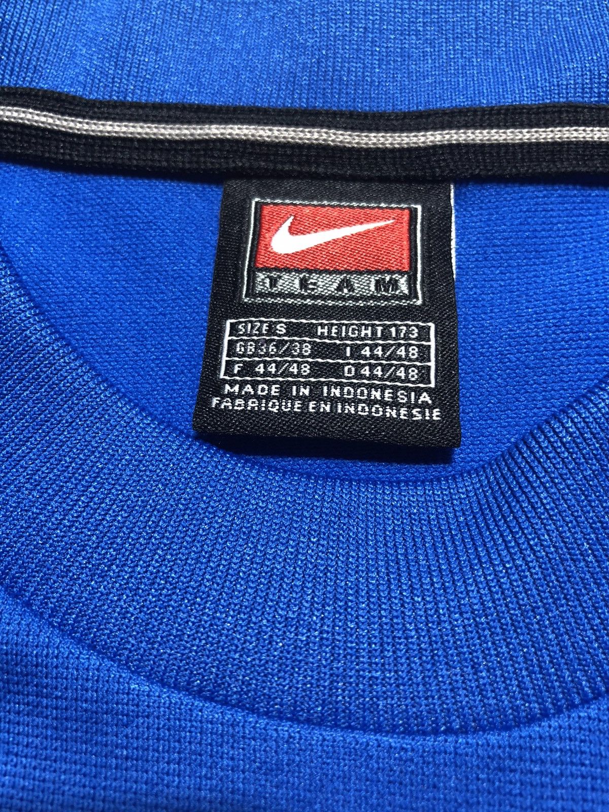 Vintage Vintage Nike 90S Team Swoosh Logo Sport T-shirt Size US S / EU 44-46 / 1 - 4 Thumbnail