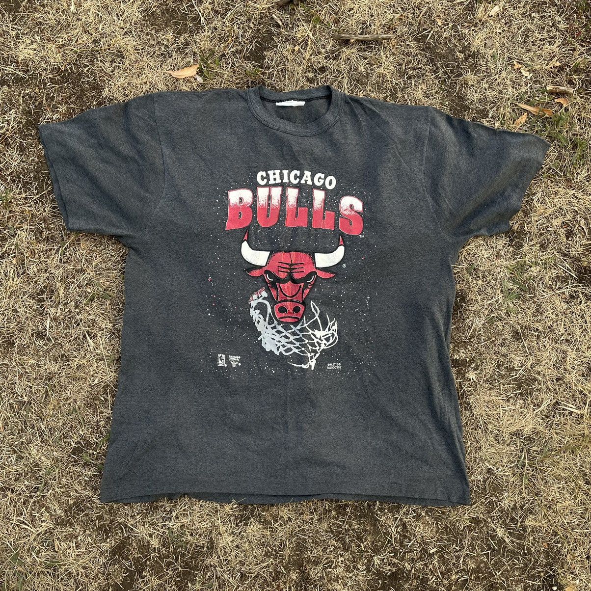 Vintage Vintage 90s Chicago Bulls Sun Faded Graphic Tee Streetwear L Size US L / EU 52-54 / 3 - 1 Thumbnail