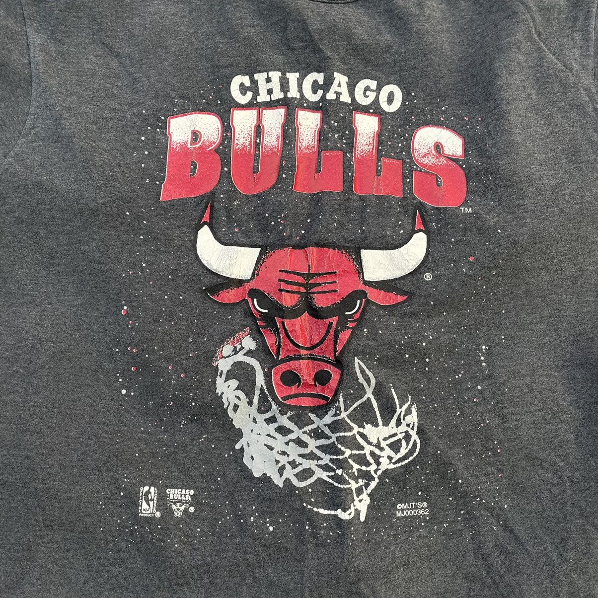 Vintage Vintage 90s Chicago Bulls Sun Faded Graphic Tee Streetwear L Size US L / EU 52-54 / 3 - 4 Thumbnail