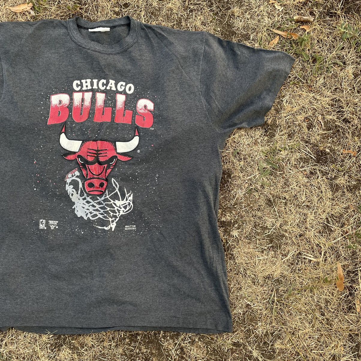 Vintage Vintage 90s Chicago Bulls Sun Faded Graphic Tee Streetwear L Size US L / EU 52-54 / 3 - 3 Thumbnail