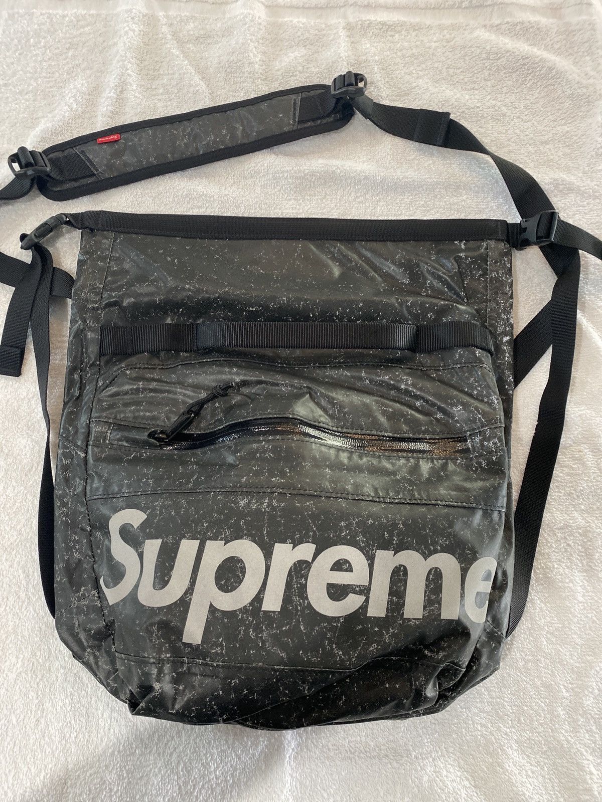 Supreme Supreme messenger bag | Grailed