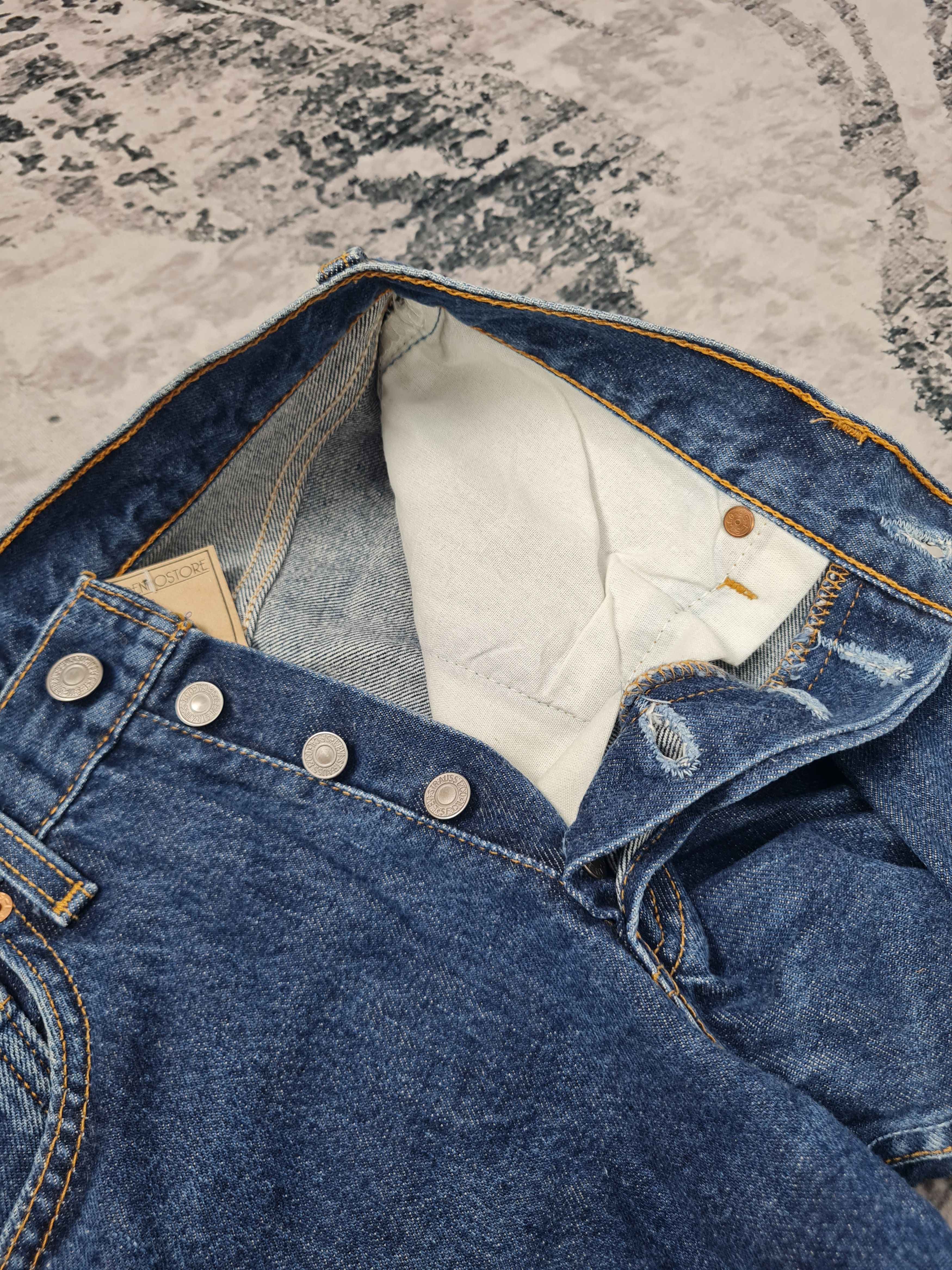 Levi's Vintage Clothing Vintage LEVIS 501 Medium Wash Made In USA 30x31 Jeans L0009 Size US 30 / EU 46 - 11 Thumbnail