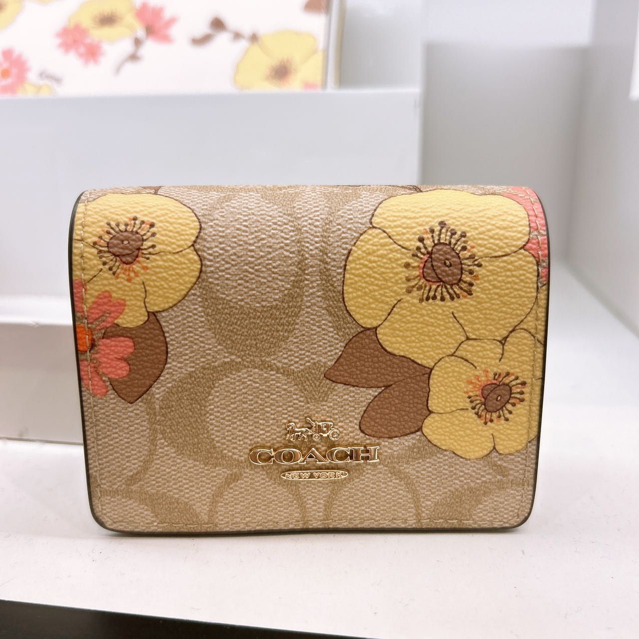 Coach Small Trifold Wallet store Vintage Daisy Print