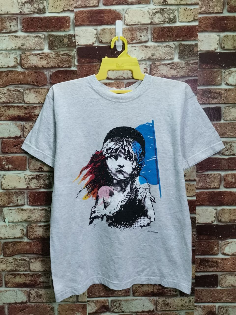 Vintage Vintage 1986 les miserable Movie t shir Size US M / EU 48-50 / 2 - 2 Thumbnail