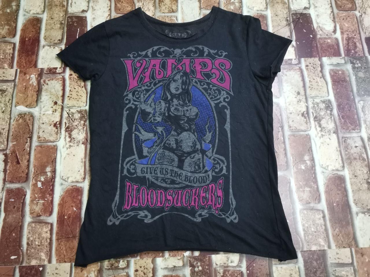 Vintage Bloodsucker Vampire Nice Design T-shirt Size US S / EU 44-46 / 1 - 4 Thumbnail