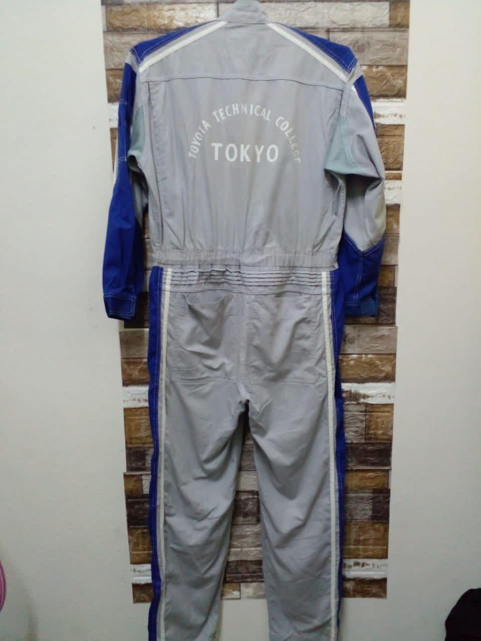 OVERALL TOYOTA. (CJ7)