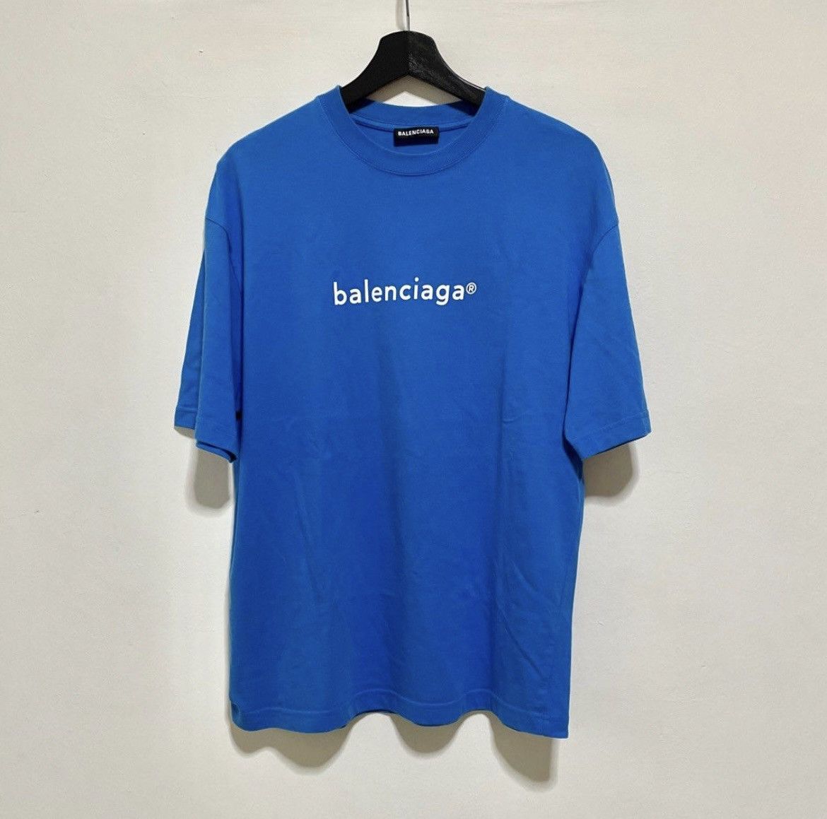トップス BALENCIAGA Copyright Logo T-shirts Balenciaga Men's Copyright Logo T-Shirt | Neiman Marcus